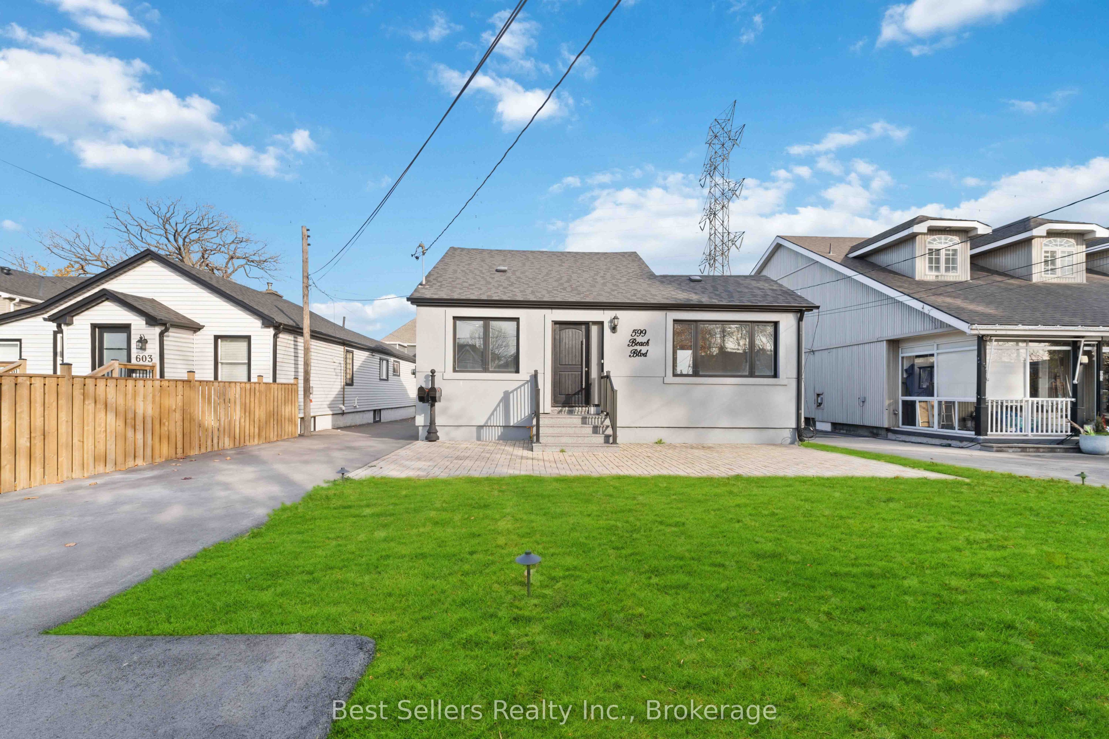 599 Beach Boulevard A, Hamilton, ON L8H 6X8