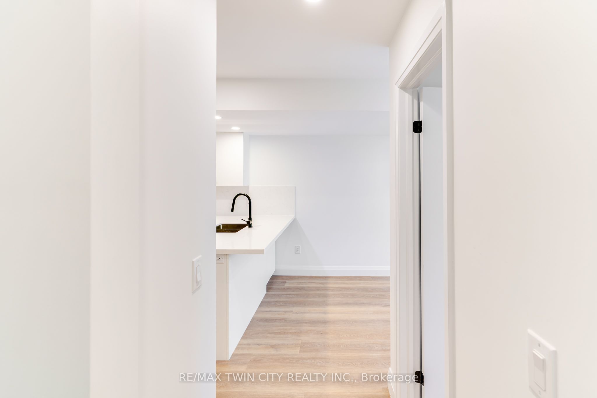 825 Stirling Avenue S 3, Kitchener, ON N2M 3K4 photo 2