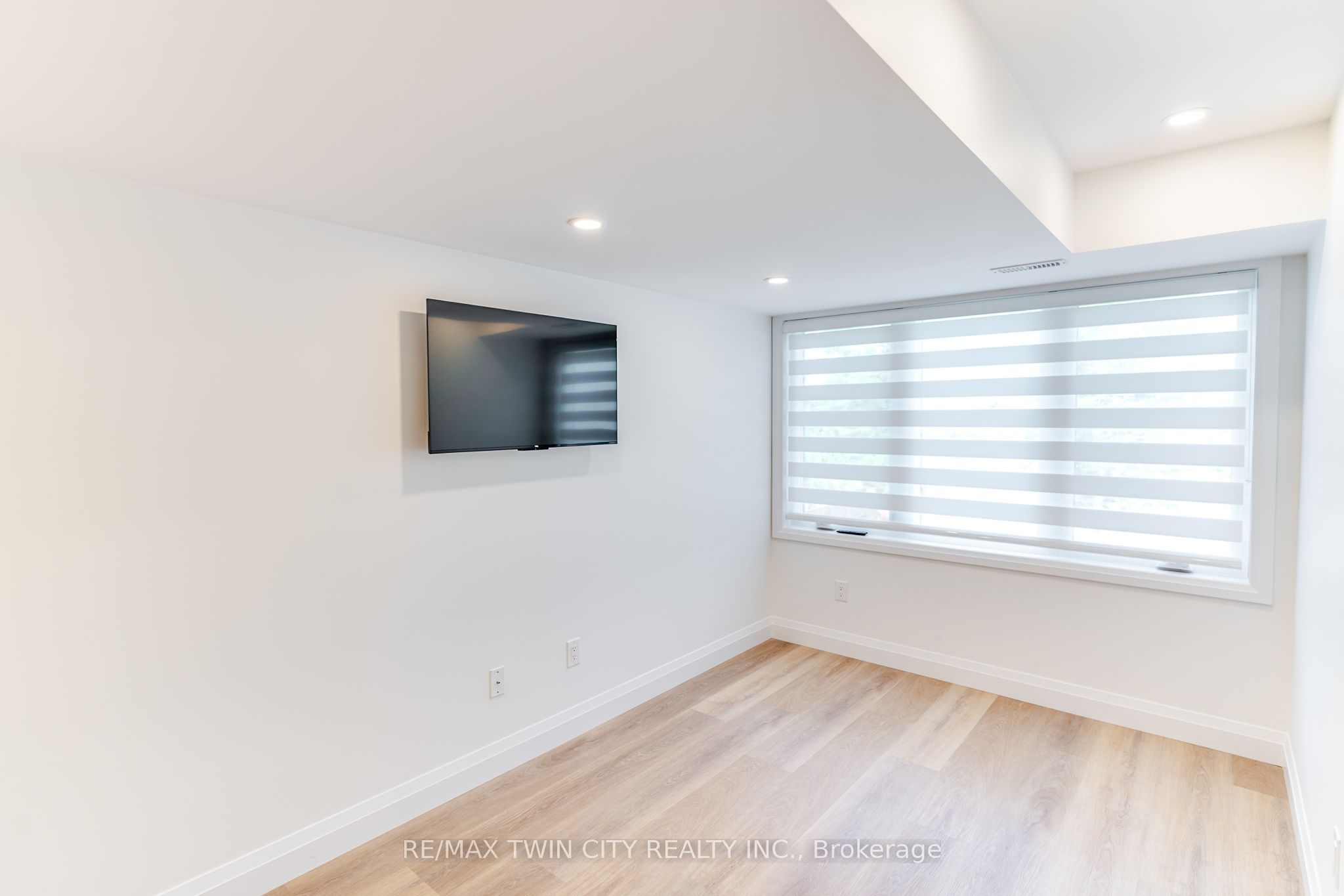 825 Stirling Avenue S 3, Kitchener, ON N2M 3K4 photo 4