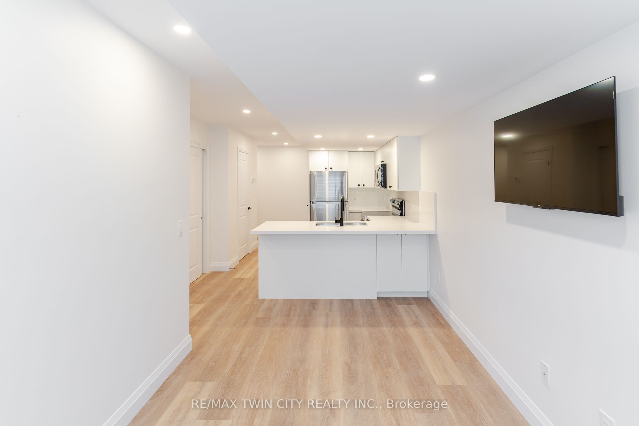 825 Stirling Avenue S 3, Kitchener, ON N2M 3K4 photo 5