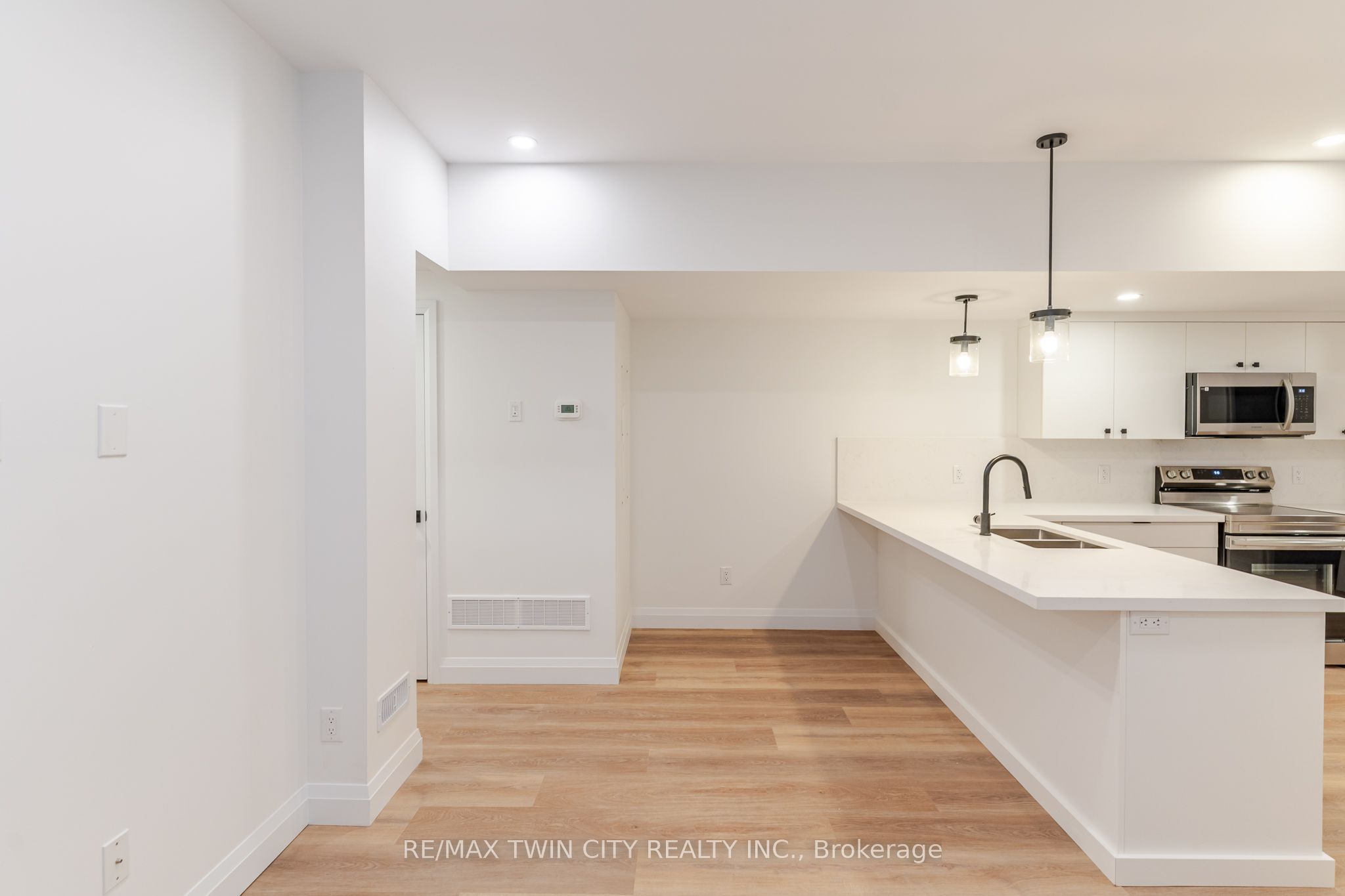 825 Stirling Avenue S 4, Kitchener, ON N2M 3K4 photo 3