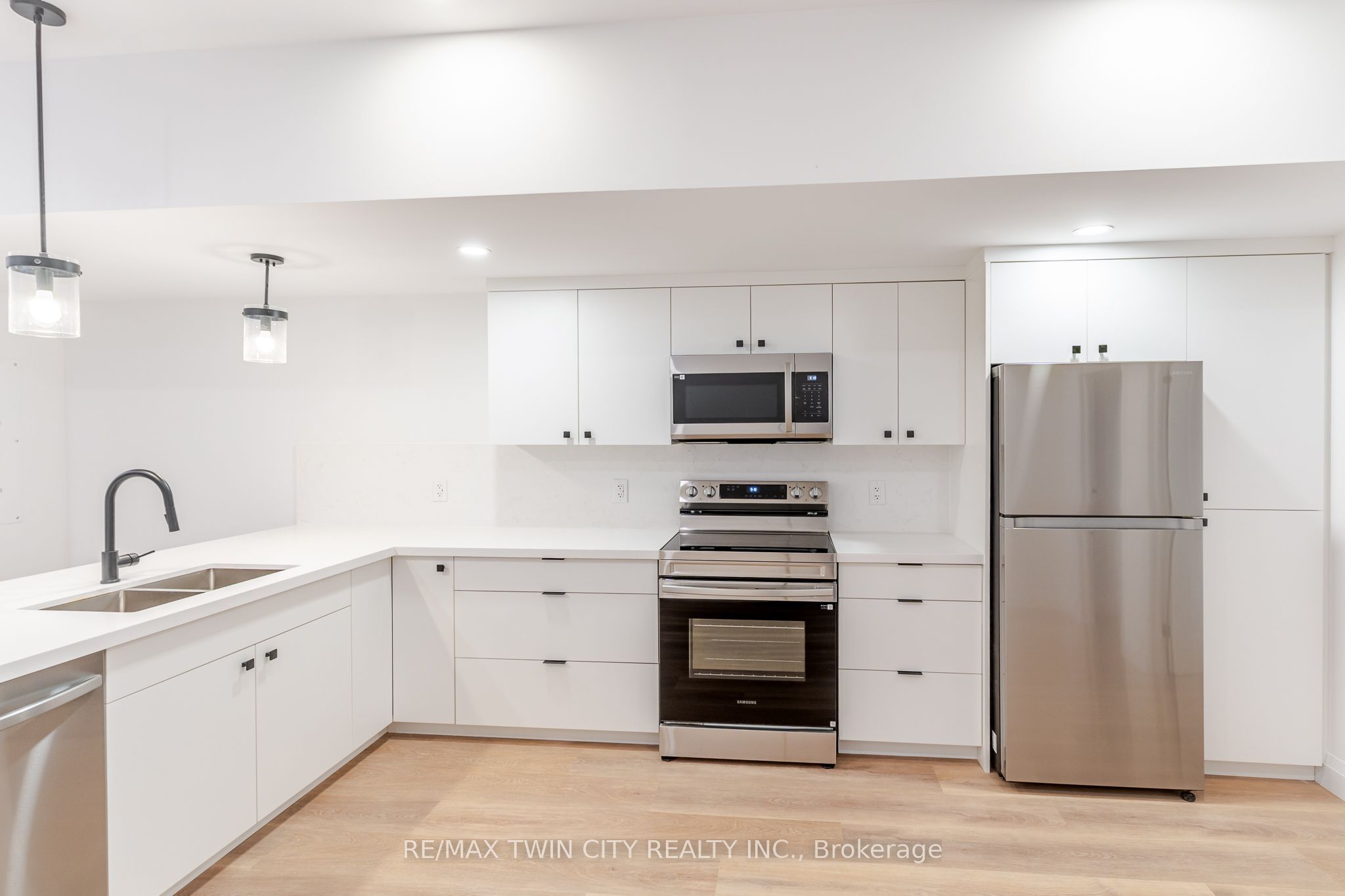 825 Stirling Avenue S 4, Kitchener, ON N2M 3K4 photo 5