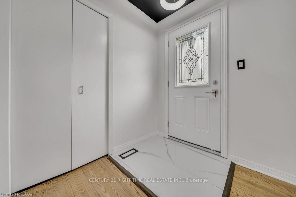 267 Erb Street E, Waterloo, ON N2J 1N6 photo 4