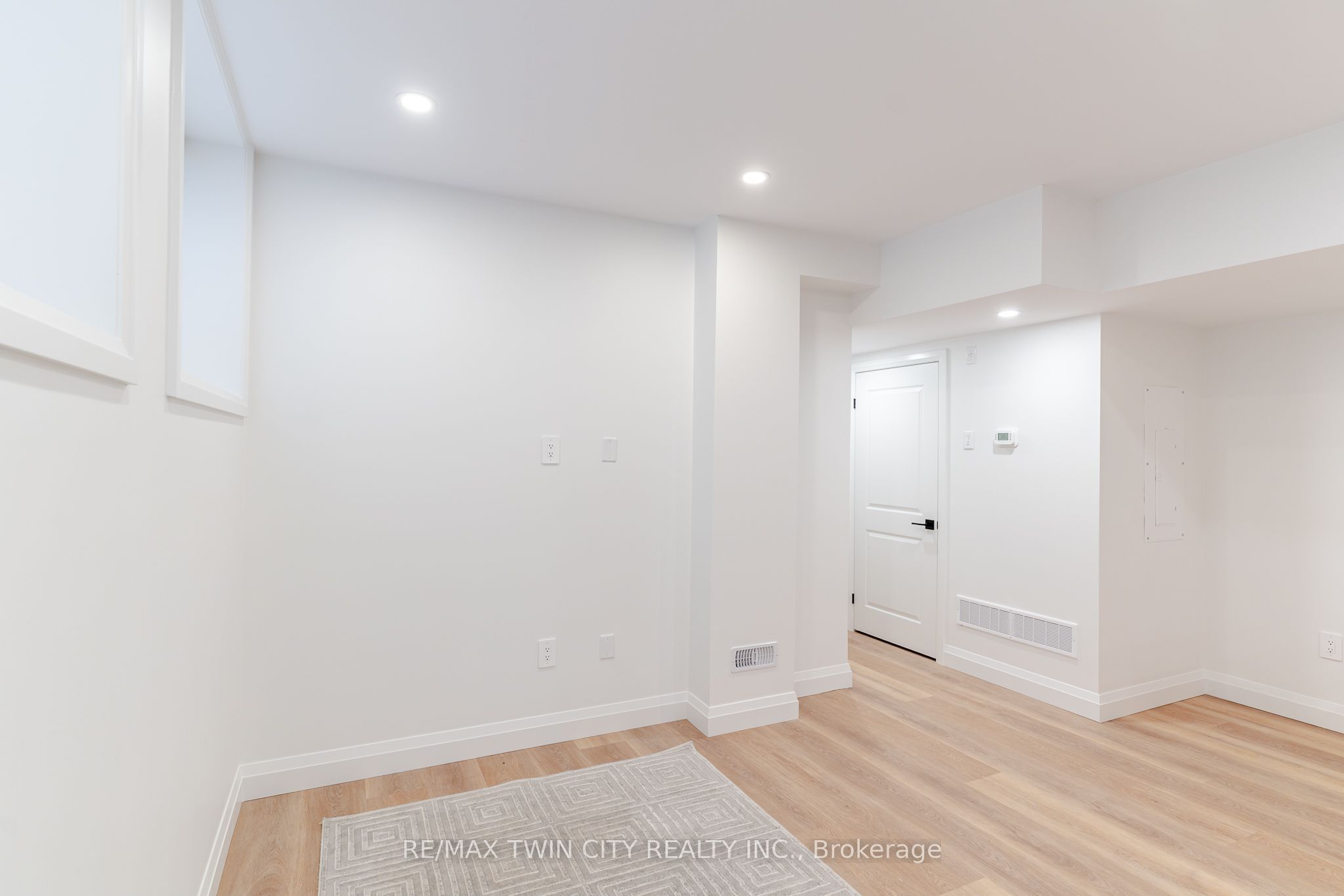 220 Heiman Street 4, Kitchener, ON N2M 3M3 photo 2