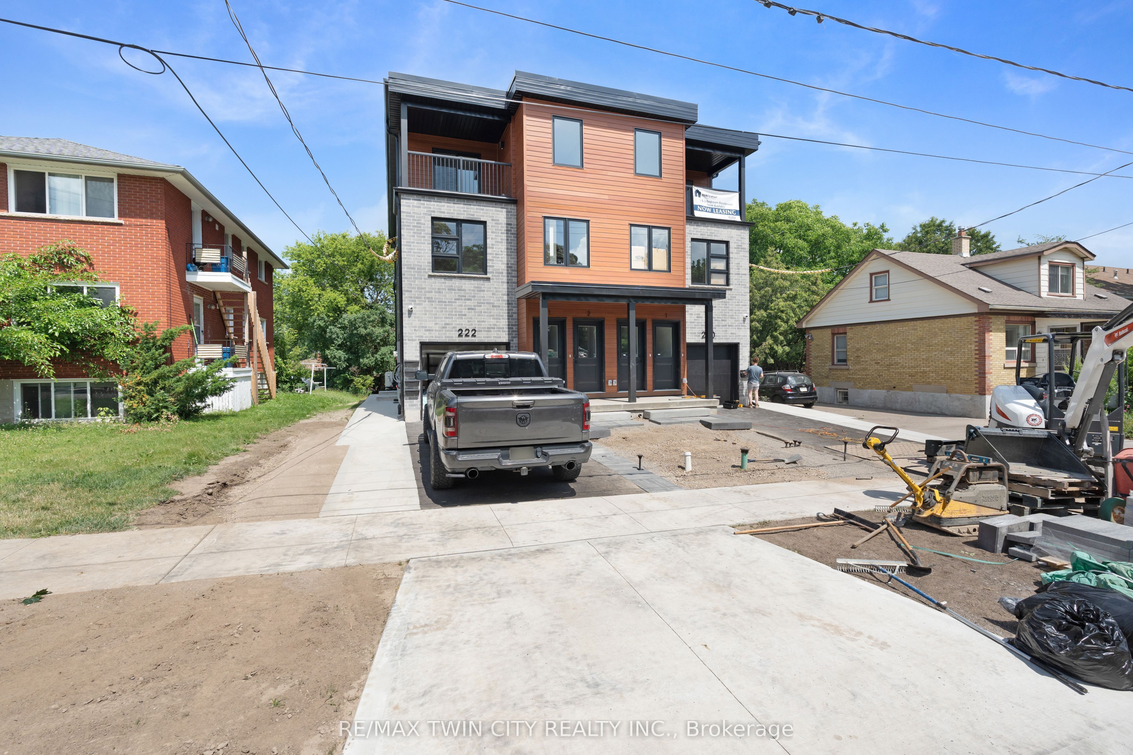 220 Heiman Street 3, Kitchener, ON N2M 3M3 photo 2