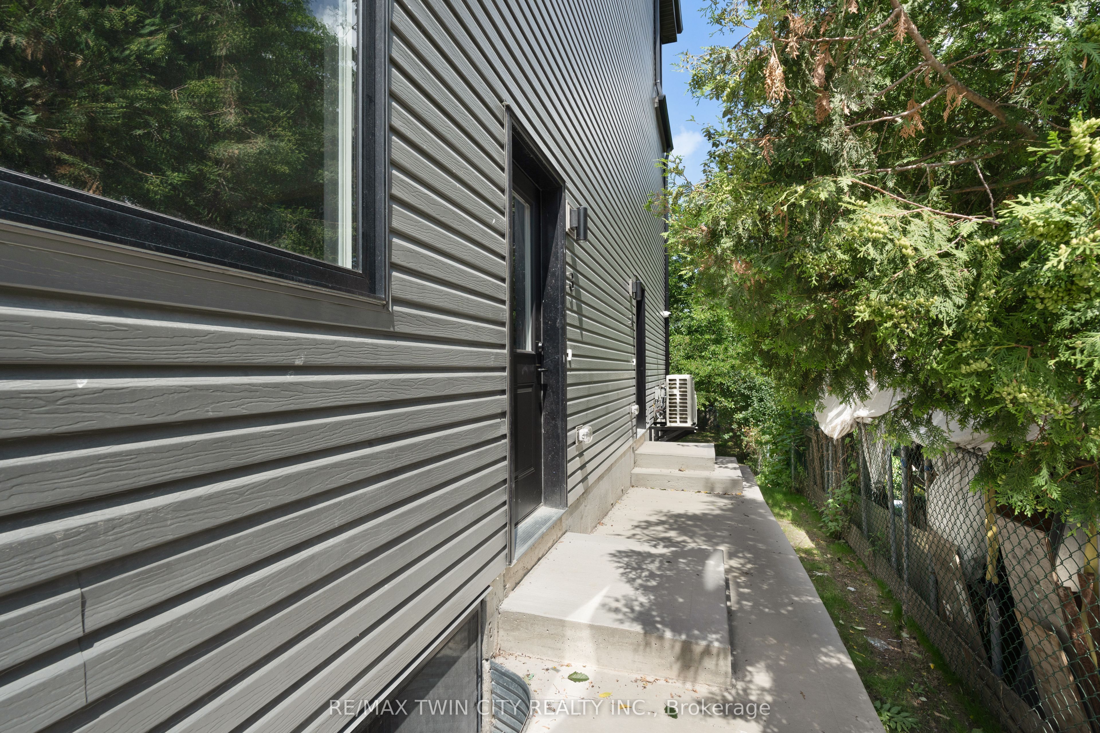 220 Heiman Street 3, Kitchener, ON N2M 3M3 photo 3