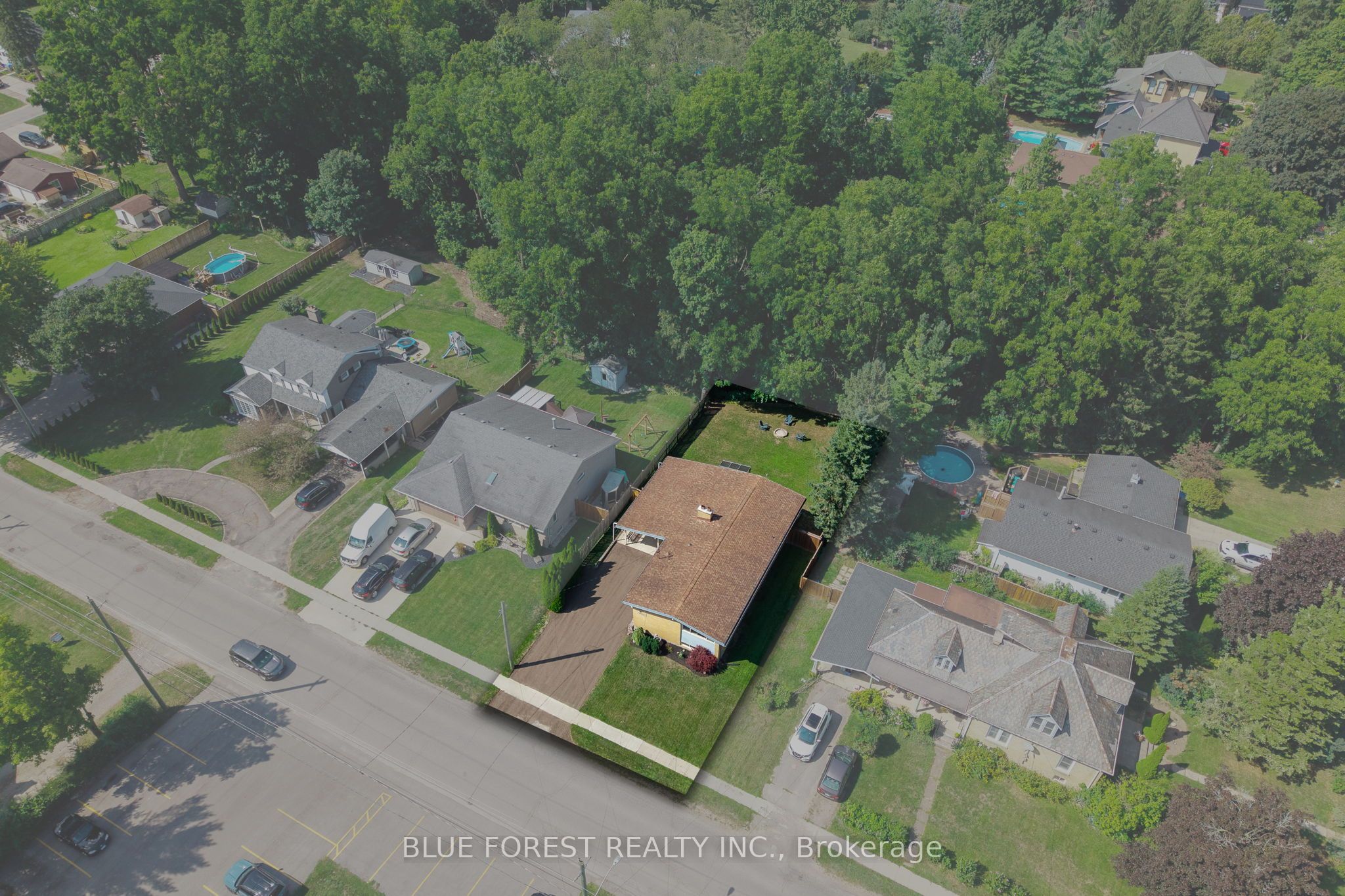 273 Saulsbury Street, Strathroy-Caradoc, ON N7G 2B1 photo 2