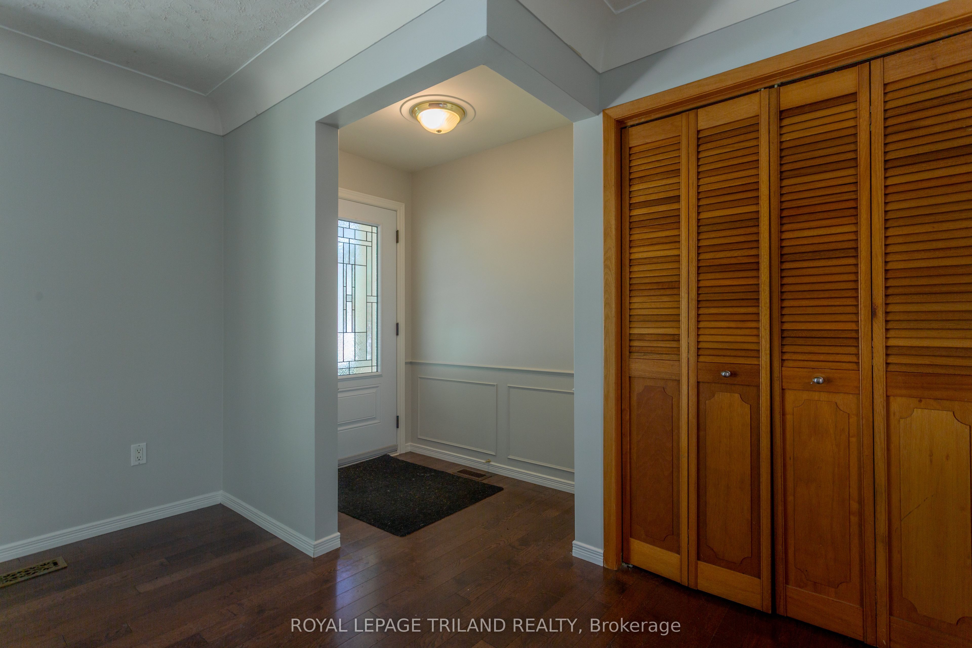8 Croatia Court, St. Thomas, ON N5R 5P6 photo 2