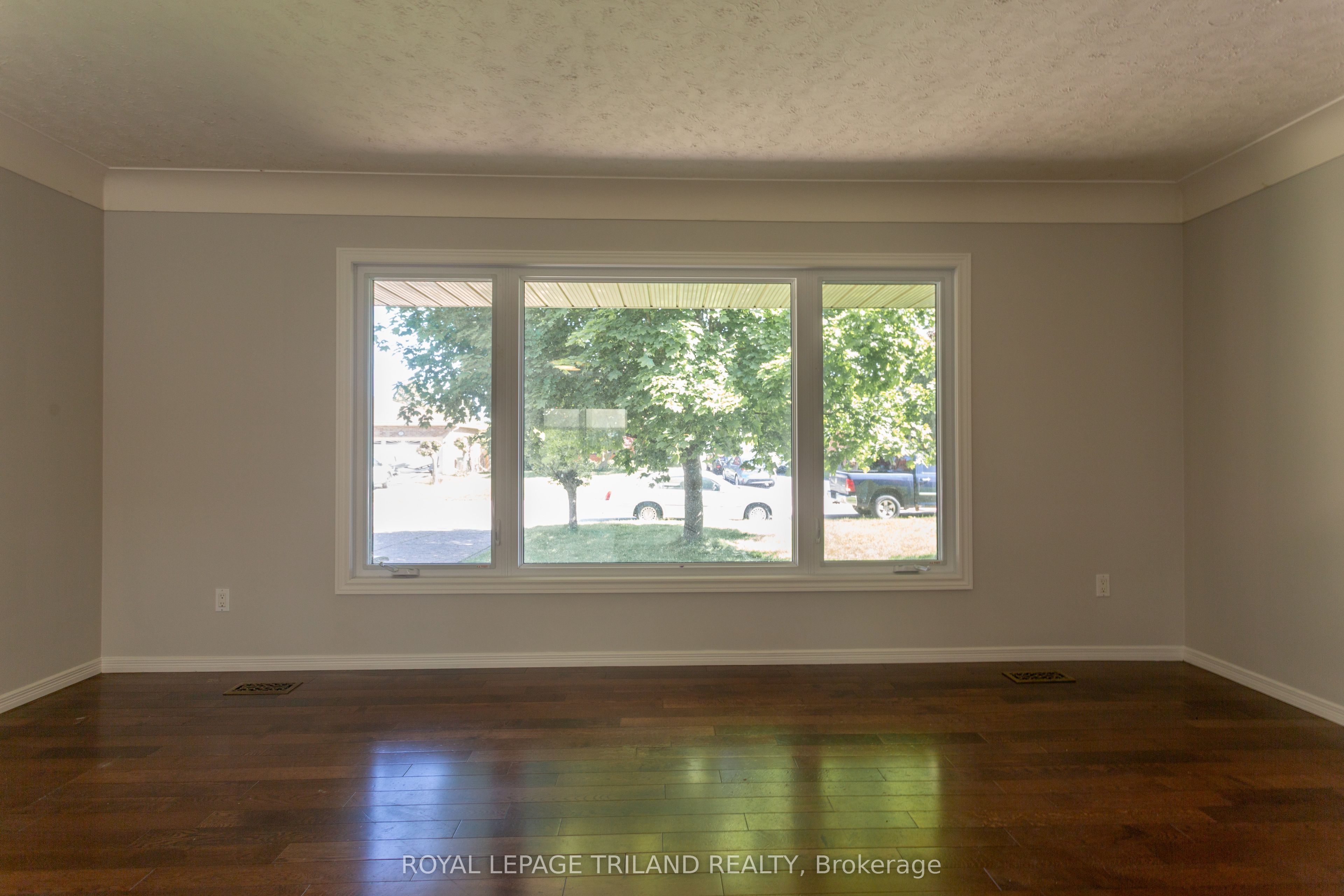 8 Croatia Court, St. Thomas, ON N5R 5P6 photo 4