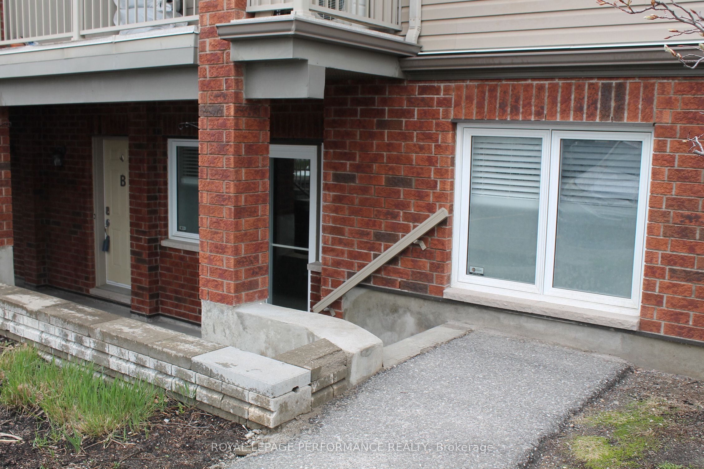 135 Harthill Way B, Barrhaven, ON K2J 5V1 photo 3