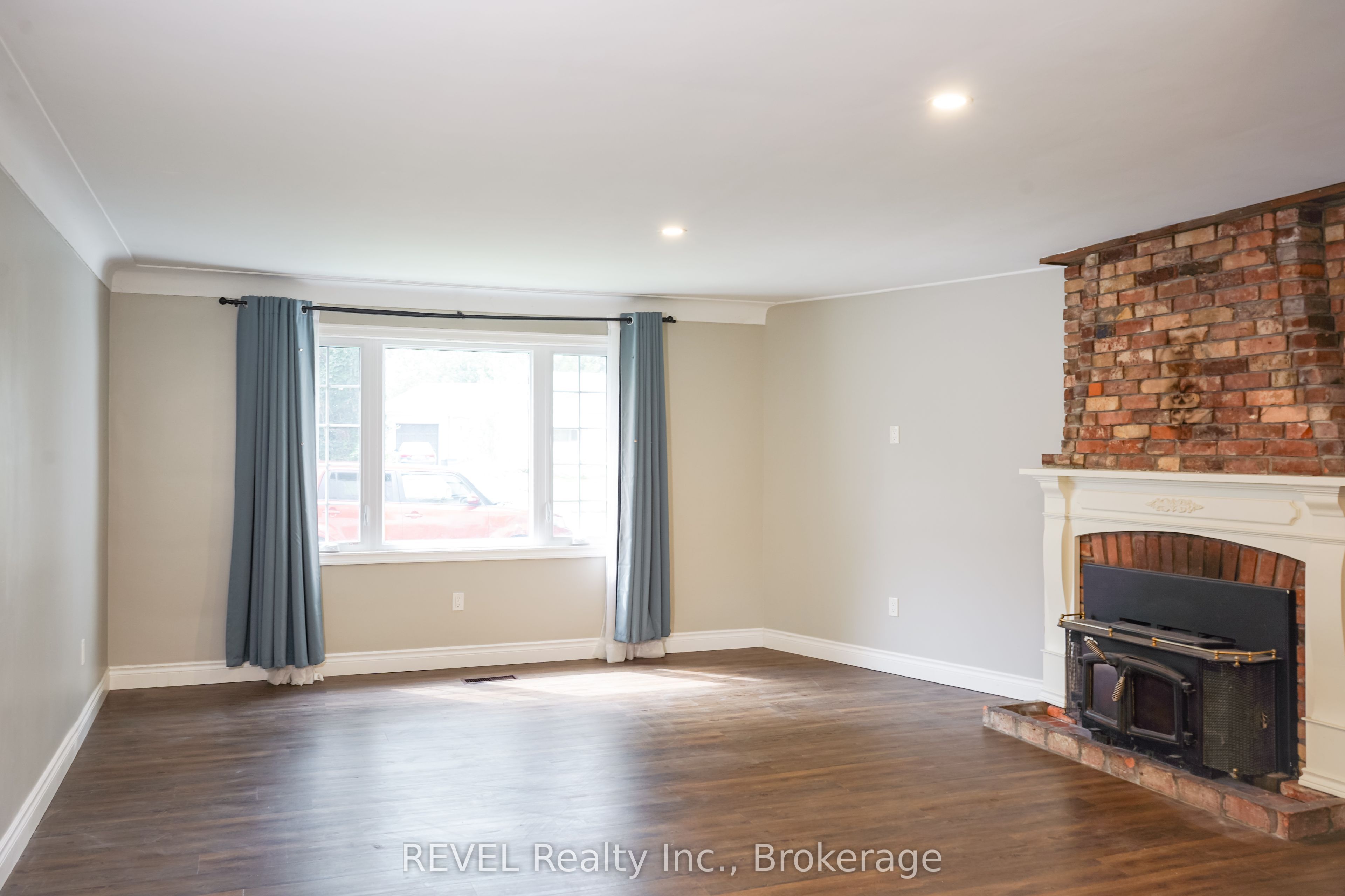 3204 Saint Paul Avenue Main Floor, Niagara Falls, ON L2J 2M1