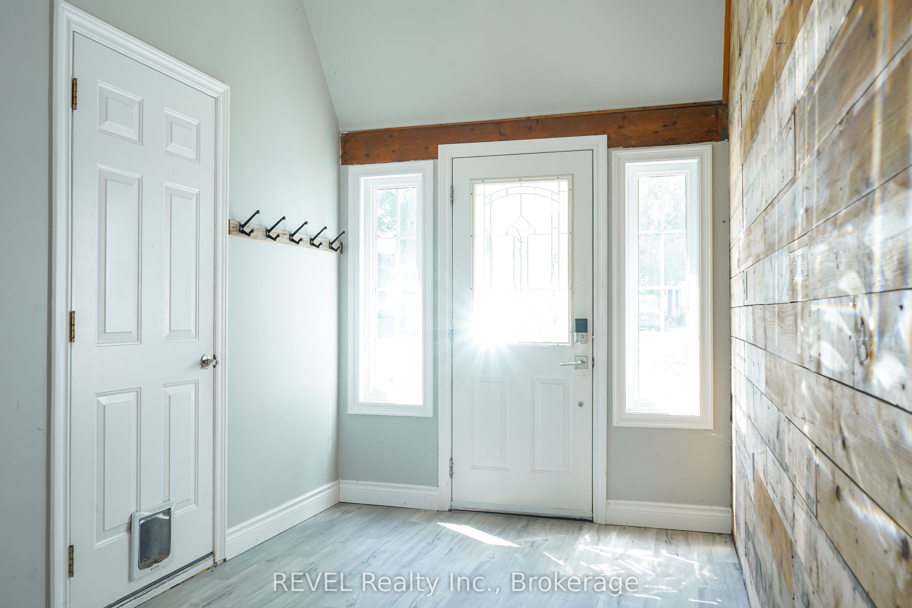 3204 Saint Paul Avenue Main Floor, Niagara Falls, ON L2J 2M1 photo 3