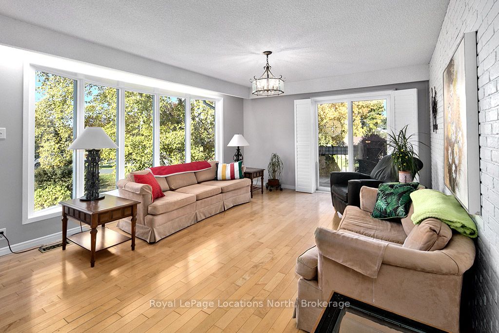 15 Wellington Street S, Blue Mountains, ON N0H 2P0 photo 3