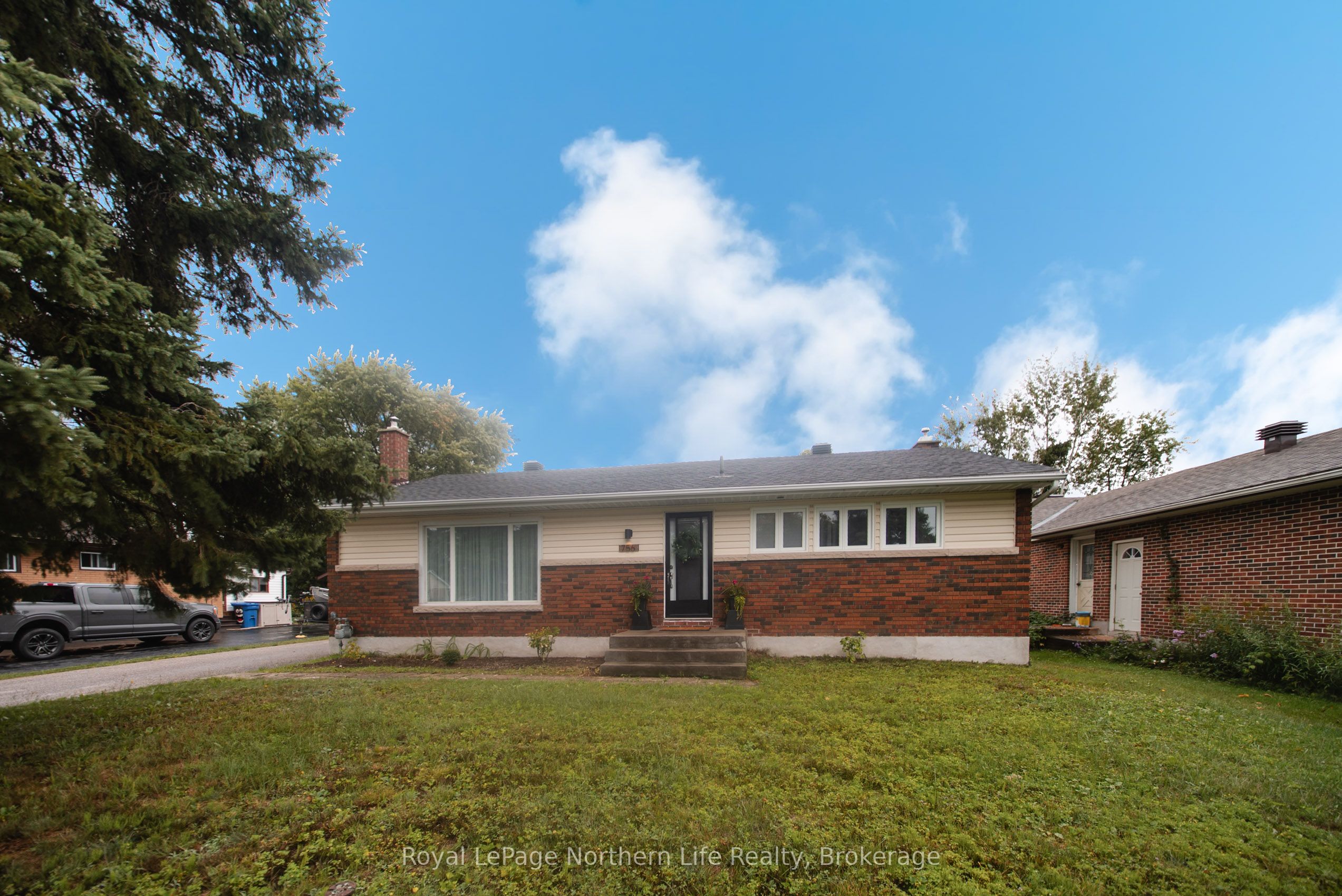 756 Eastwood Avenue, North Bay, ON P1B 7V3 photo 2