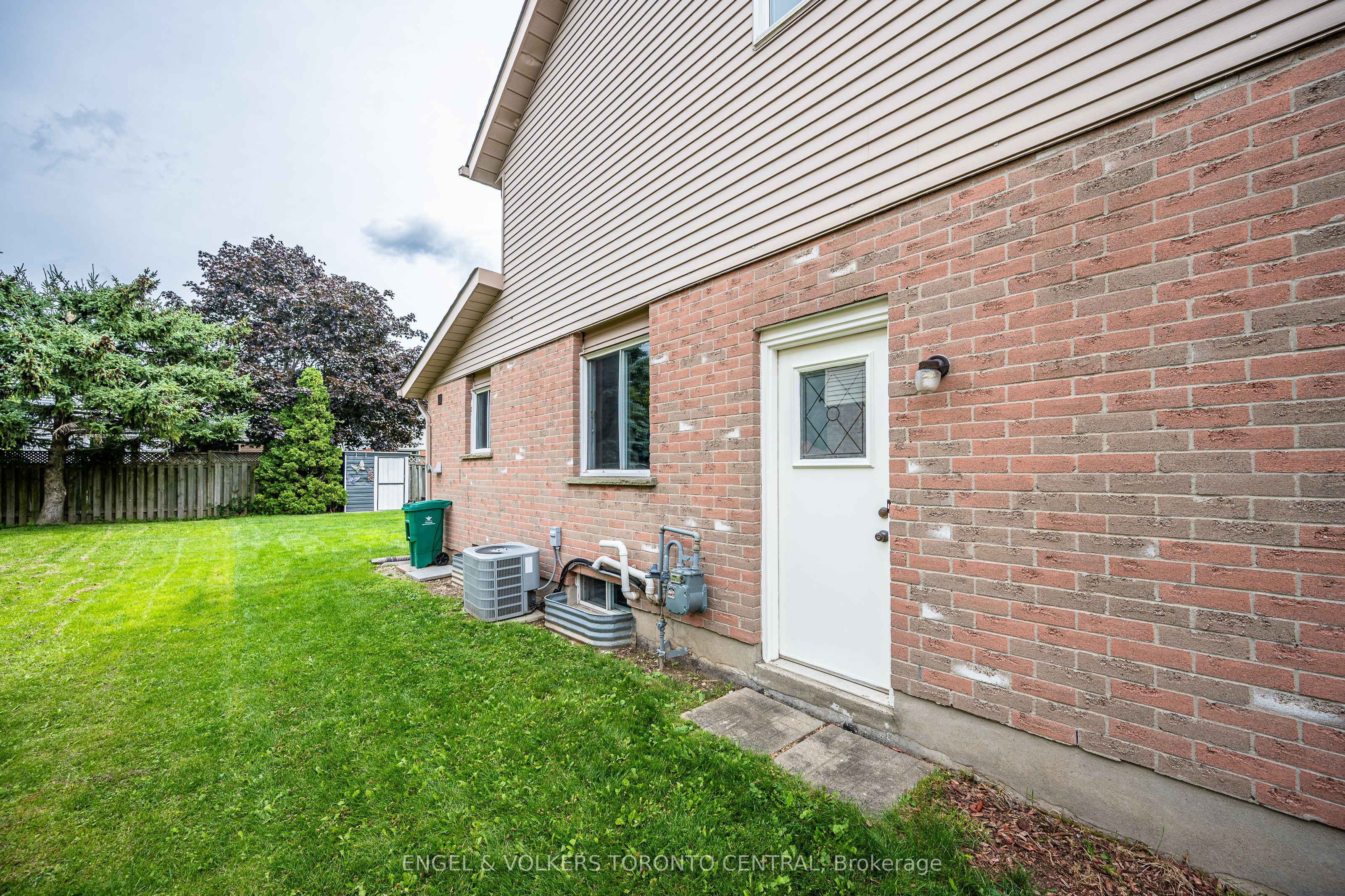 601 Pinerow Crescent, Waterloo, ON N2T 2K6 photo 3