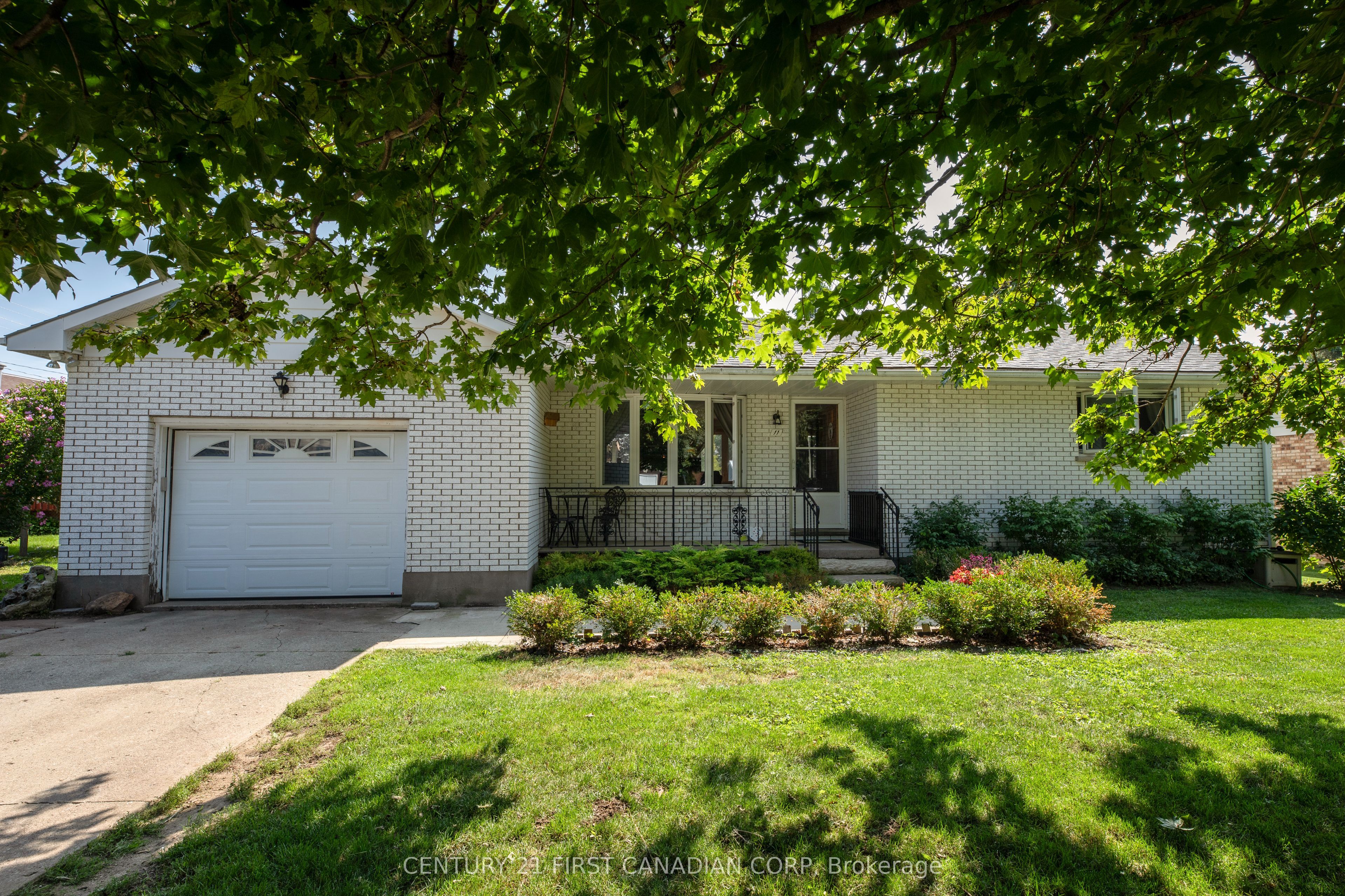 11 Sunset Avenue, Warwick, ON N0M 2S0 photo 2