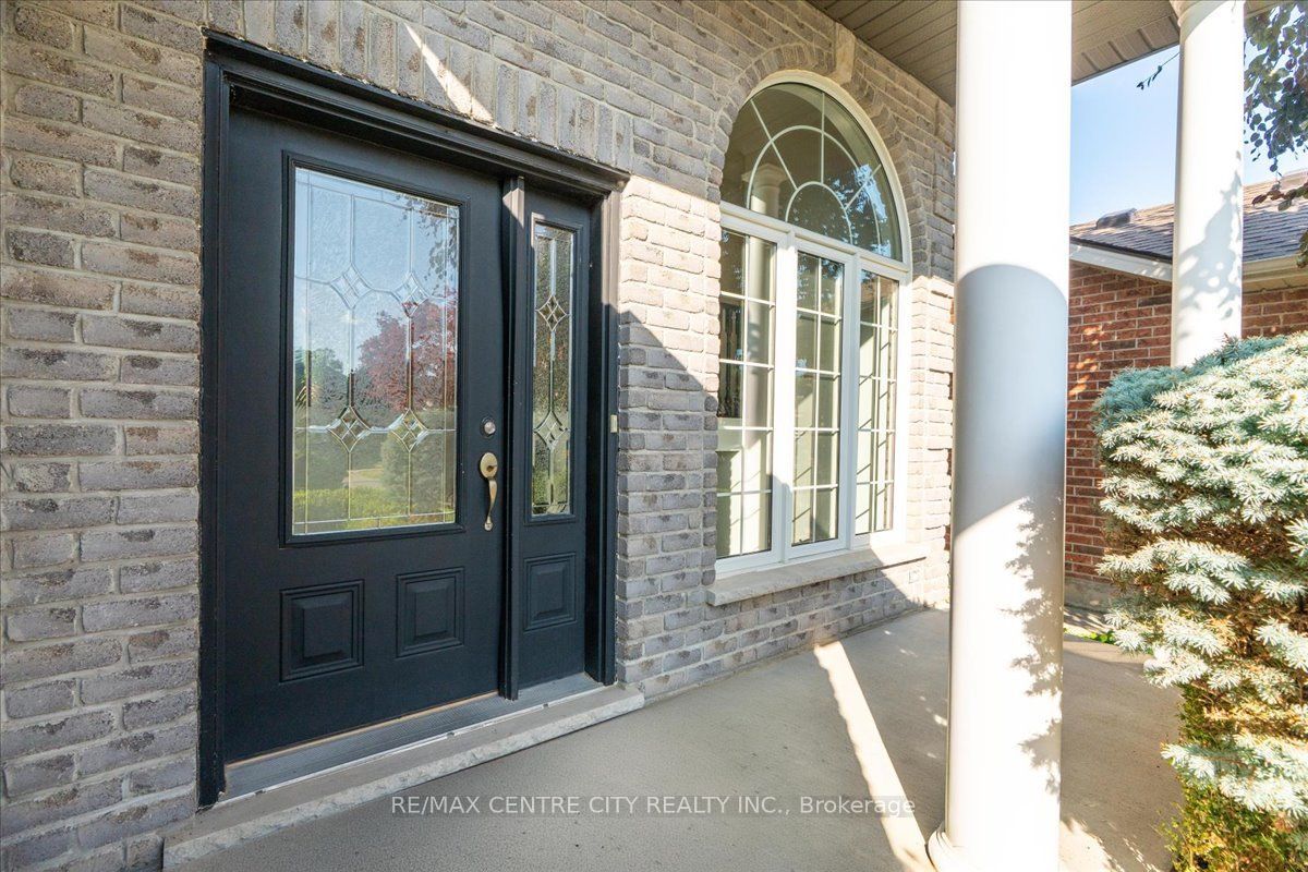 59 Bridle Path, Strathroy-Caradoc, ON N7G 4K3 photo 3