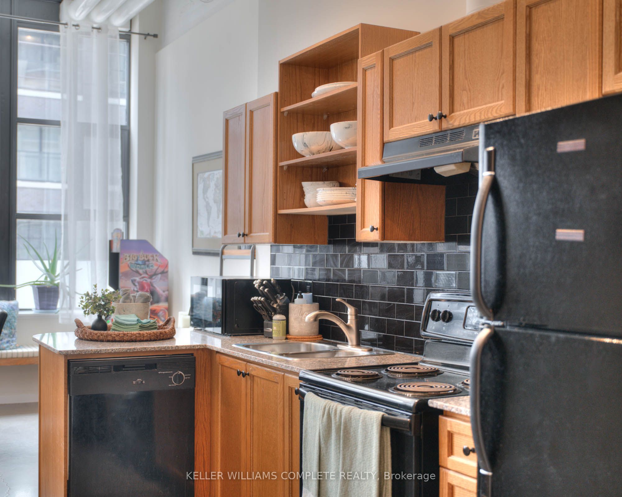 410 King Street W 108, Kitchener, ON N2G 1C3 photo 4