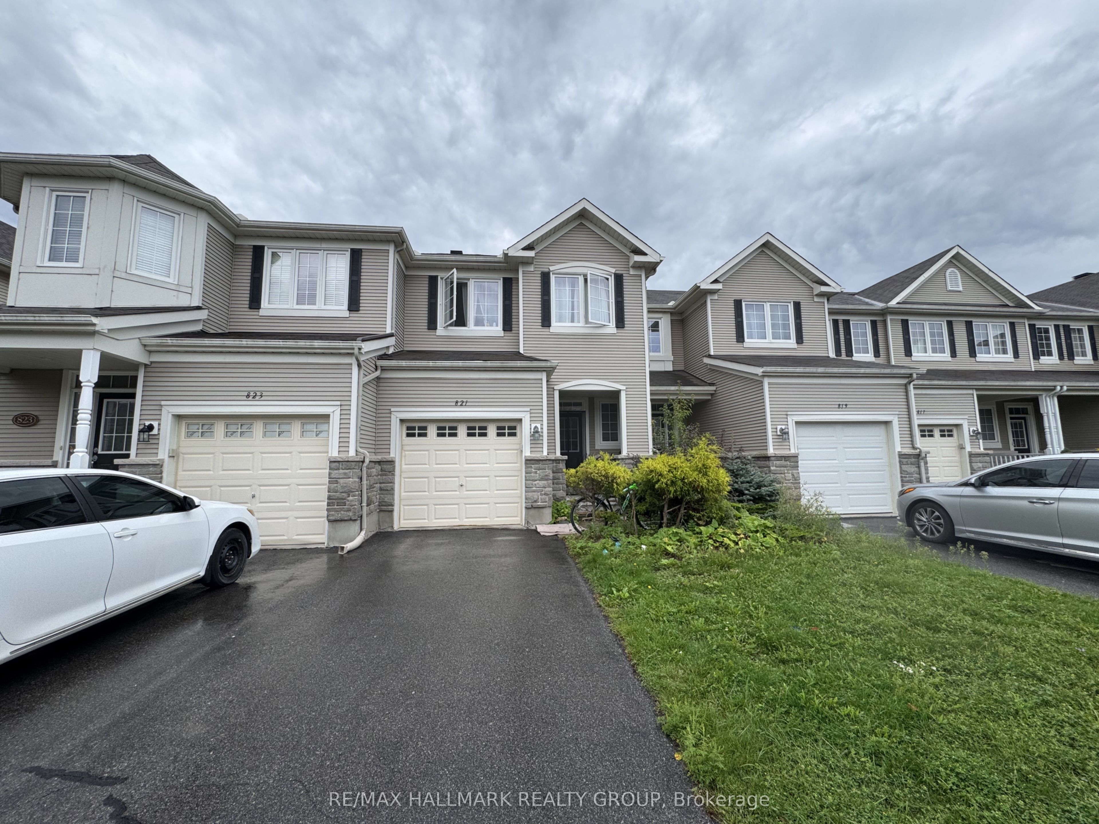 821 Tabaret Street, Kanata, ON K2M 0E4 photo 2