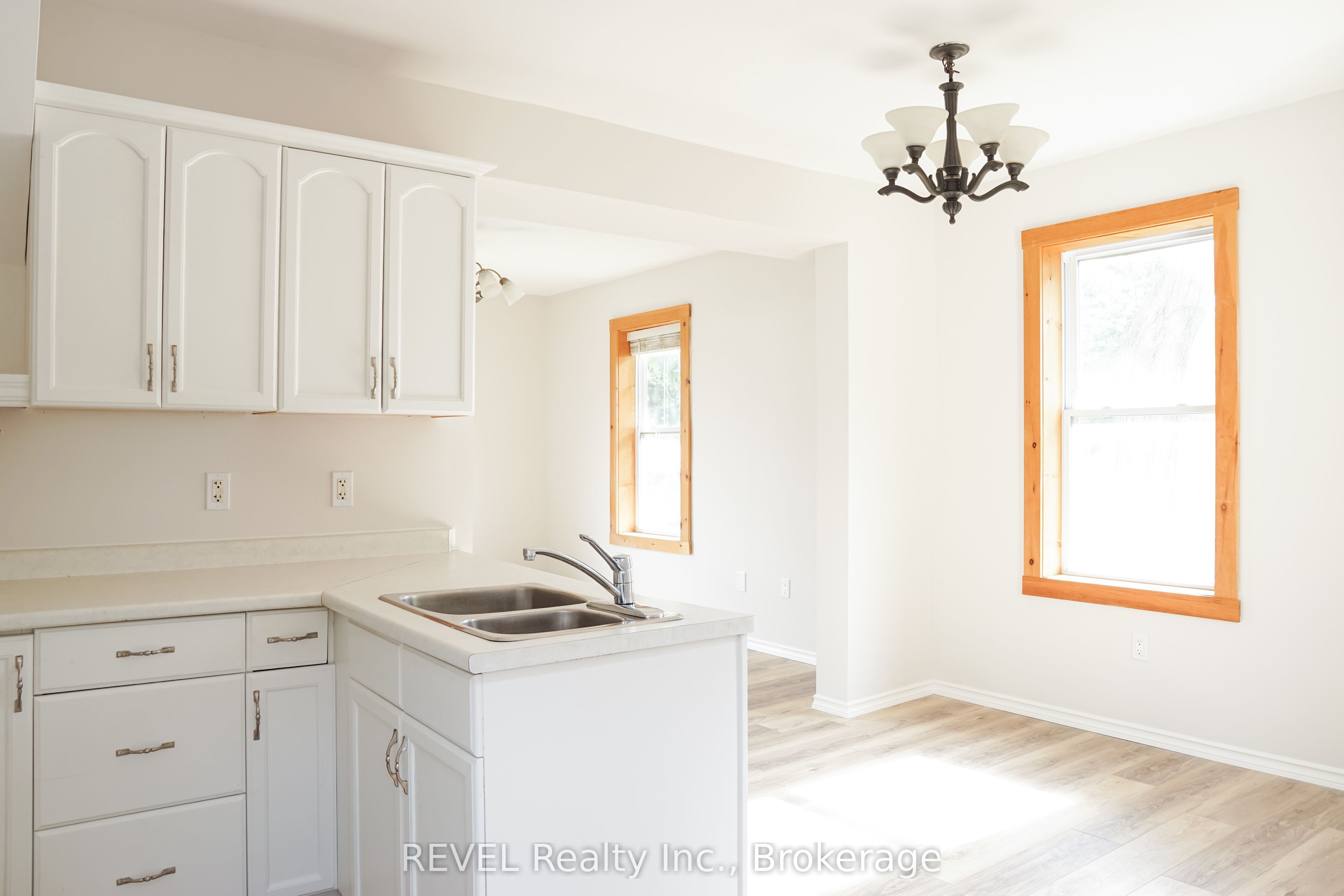 387 Glendale Avenue, St. Catharines, ON L2T 1C3