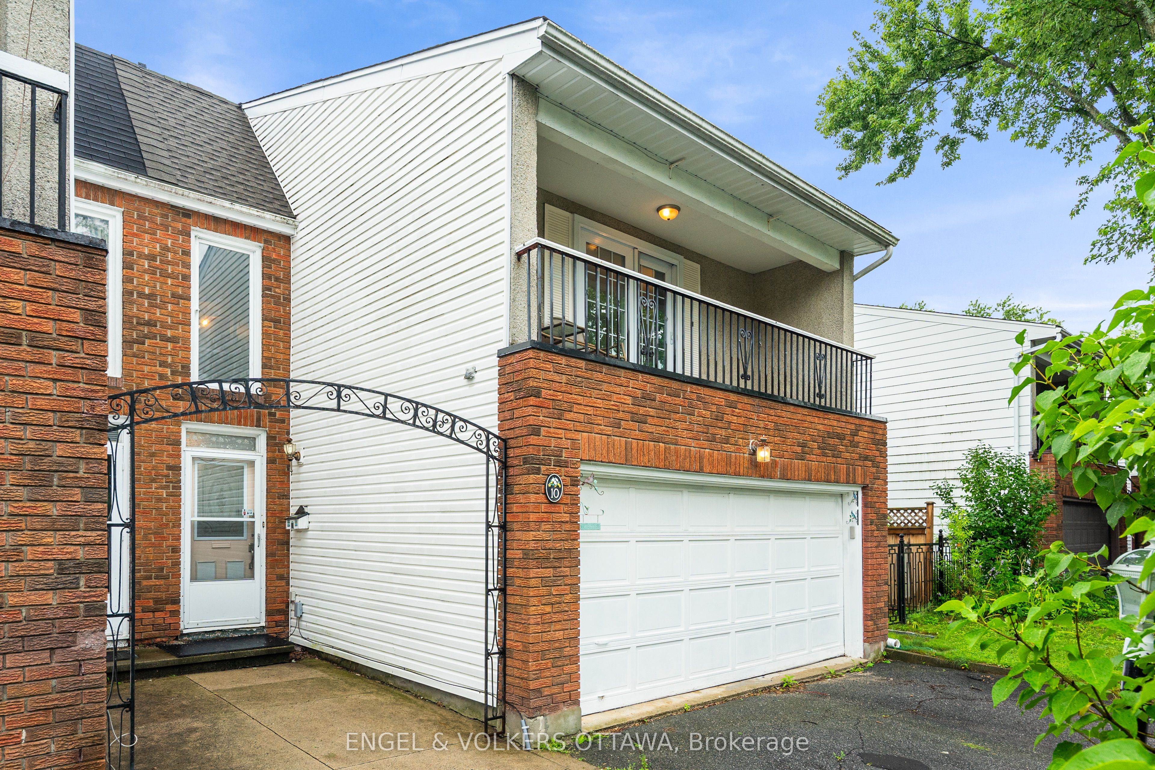 10 Estelle Crescent, South of Baseline to Knoxdale, ON K2H 5X1 photo 3