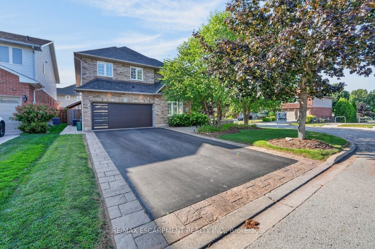 37 Hickory Crescent, Grimsby, ON L3M 5P9 photo 4