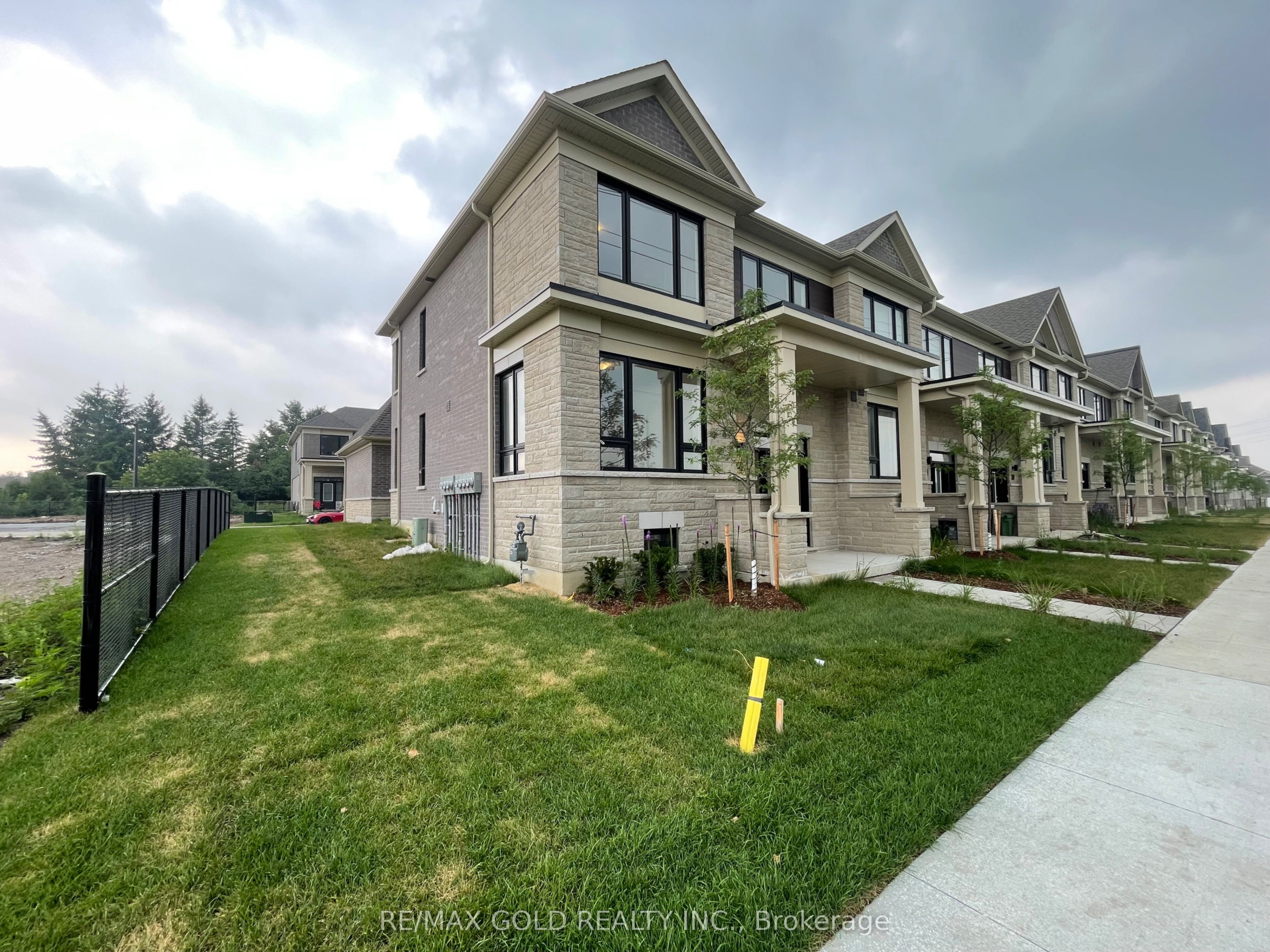 275 Lindsay Street N, Kawartha Lakes, ON K9V 0T4 photo 2