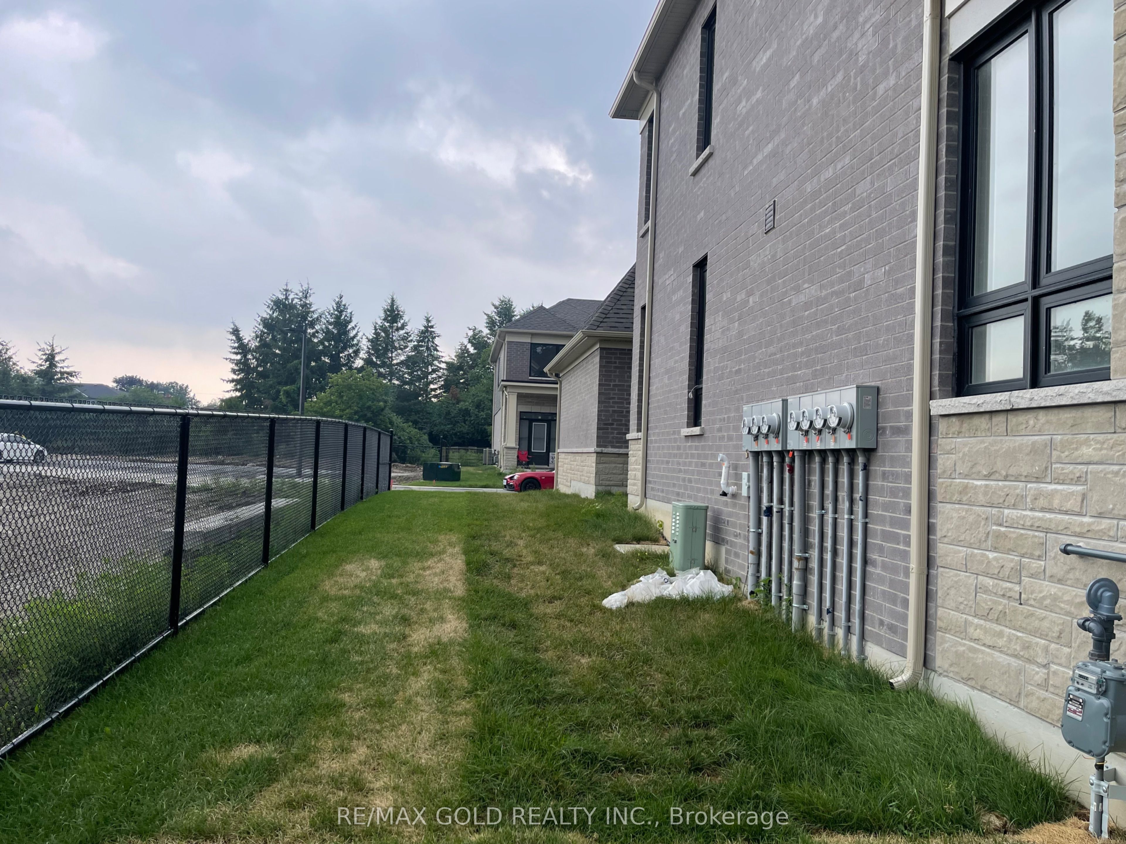 275 Lindsay Street N, Kawartha Lakes, ON K9V 0T4 photo 3