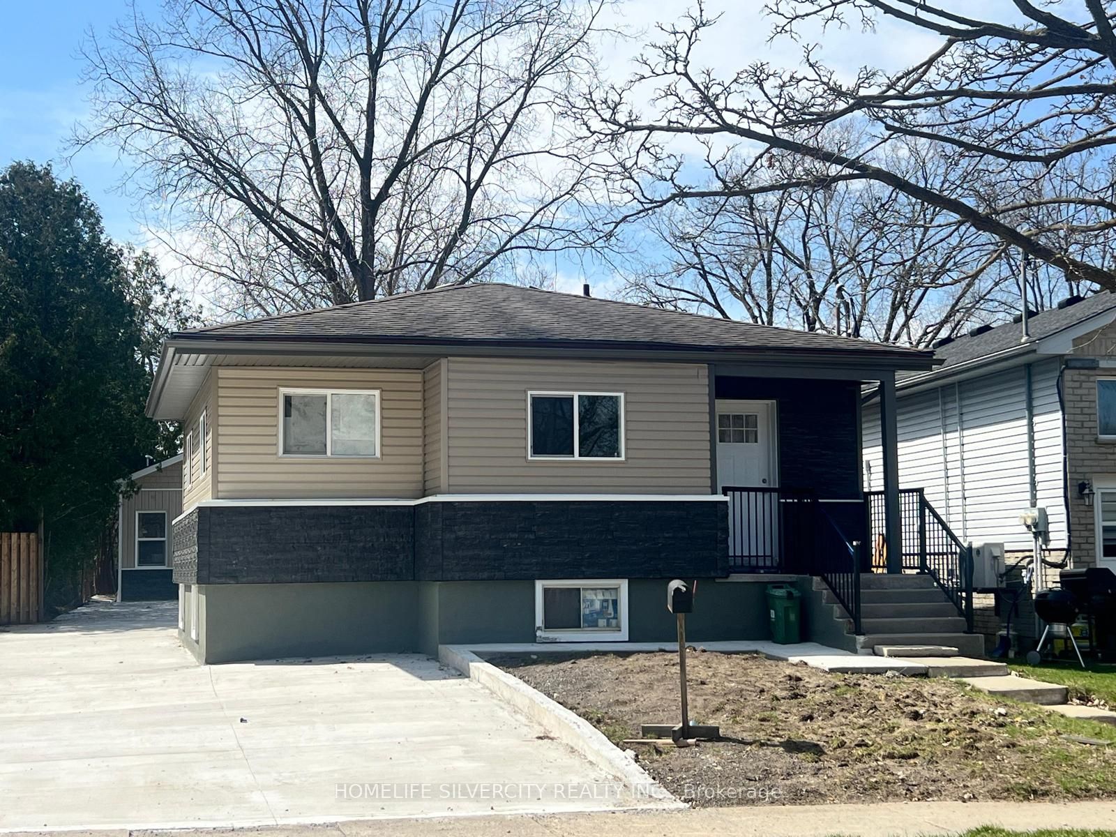 221 Emerson Avenue S, London South, ON N5V 3L5