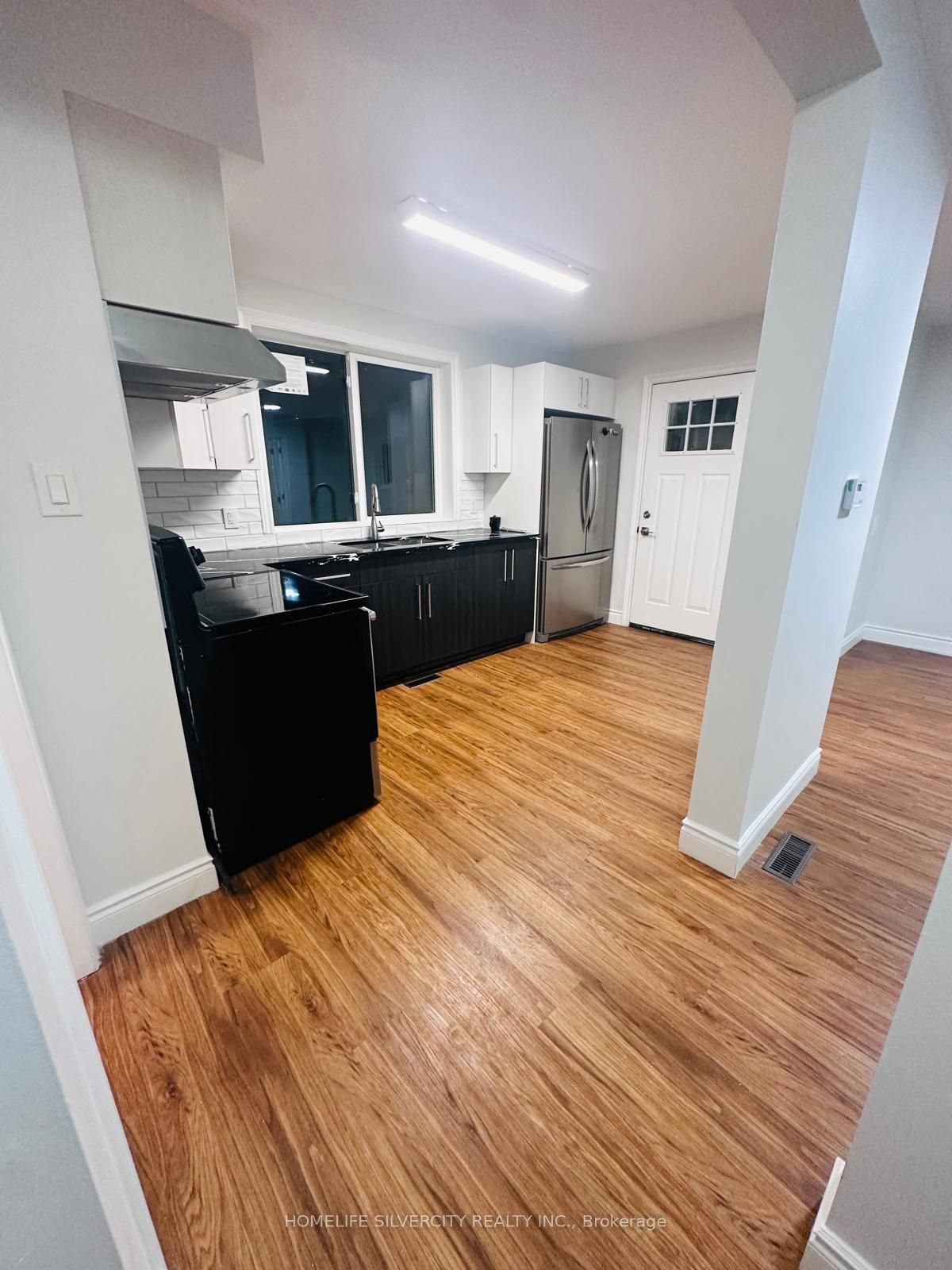 221 Emerson Avenue S, London South, ON N5V 3L5 photo 5