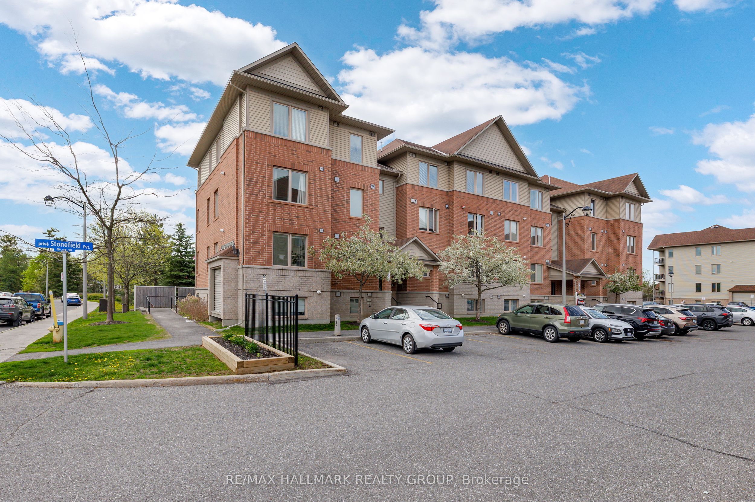 500 Stonefield Private 6, Barrhaven, ON K2G 4R3