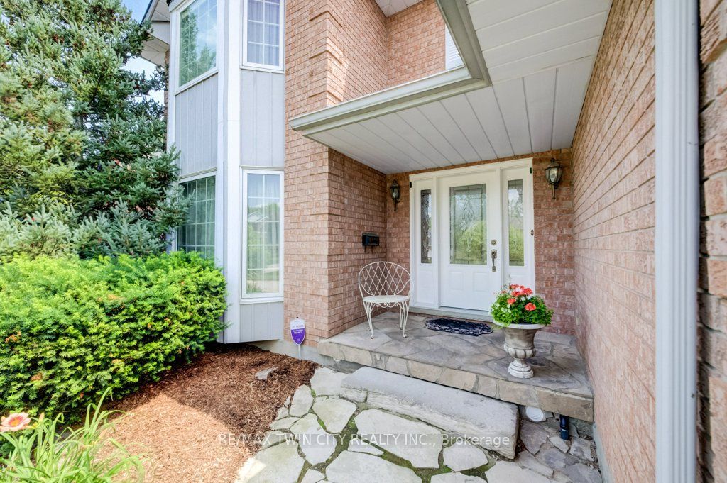 449 Knightsbridge Court, Waterloo, ON N2T 2G5 photo 3