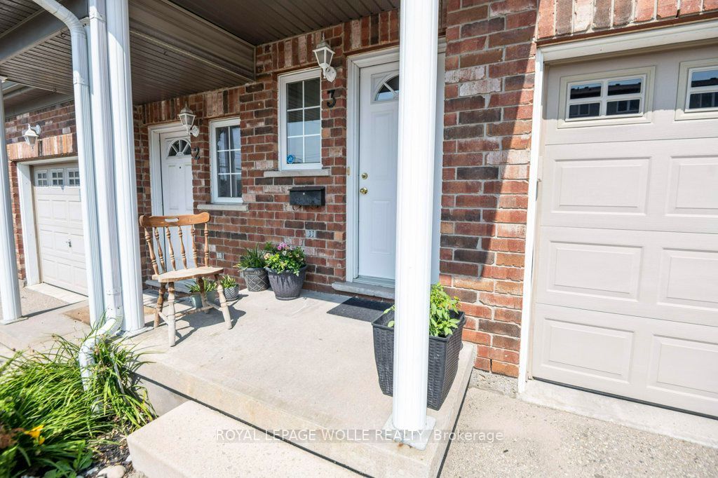 975 Strasburg Road 3, Kitchener, ON N2E 0A8 photo 3