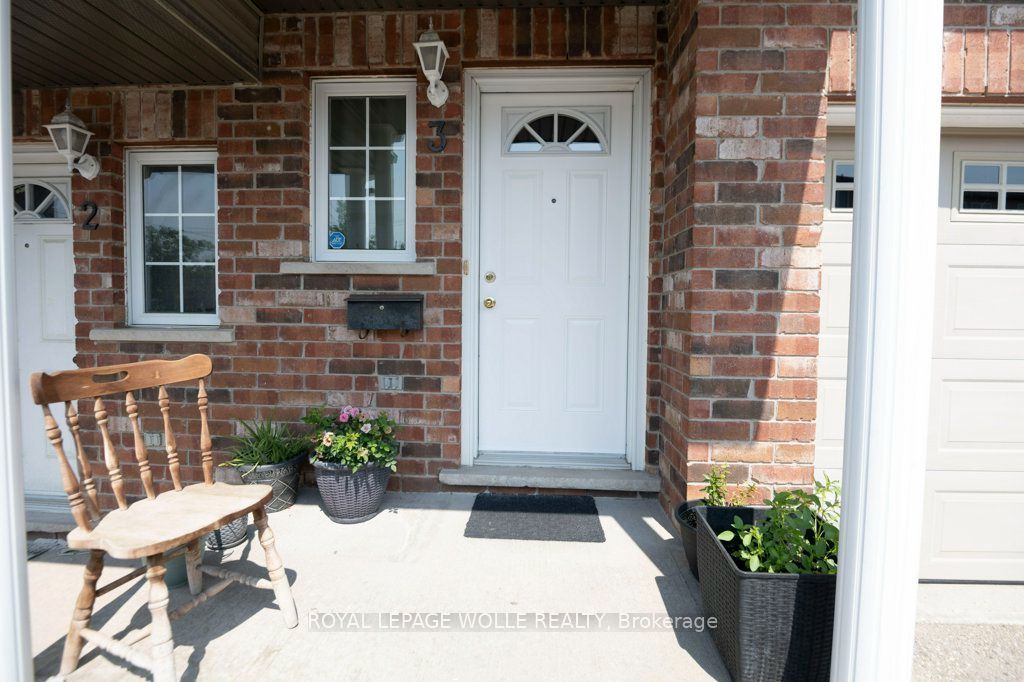 975 Strasburg Road 3, Kitchener, ON N2E 0A8 photo 4