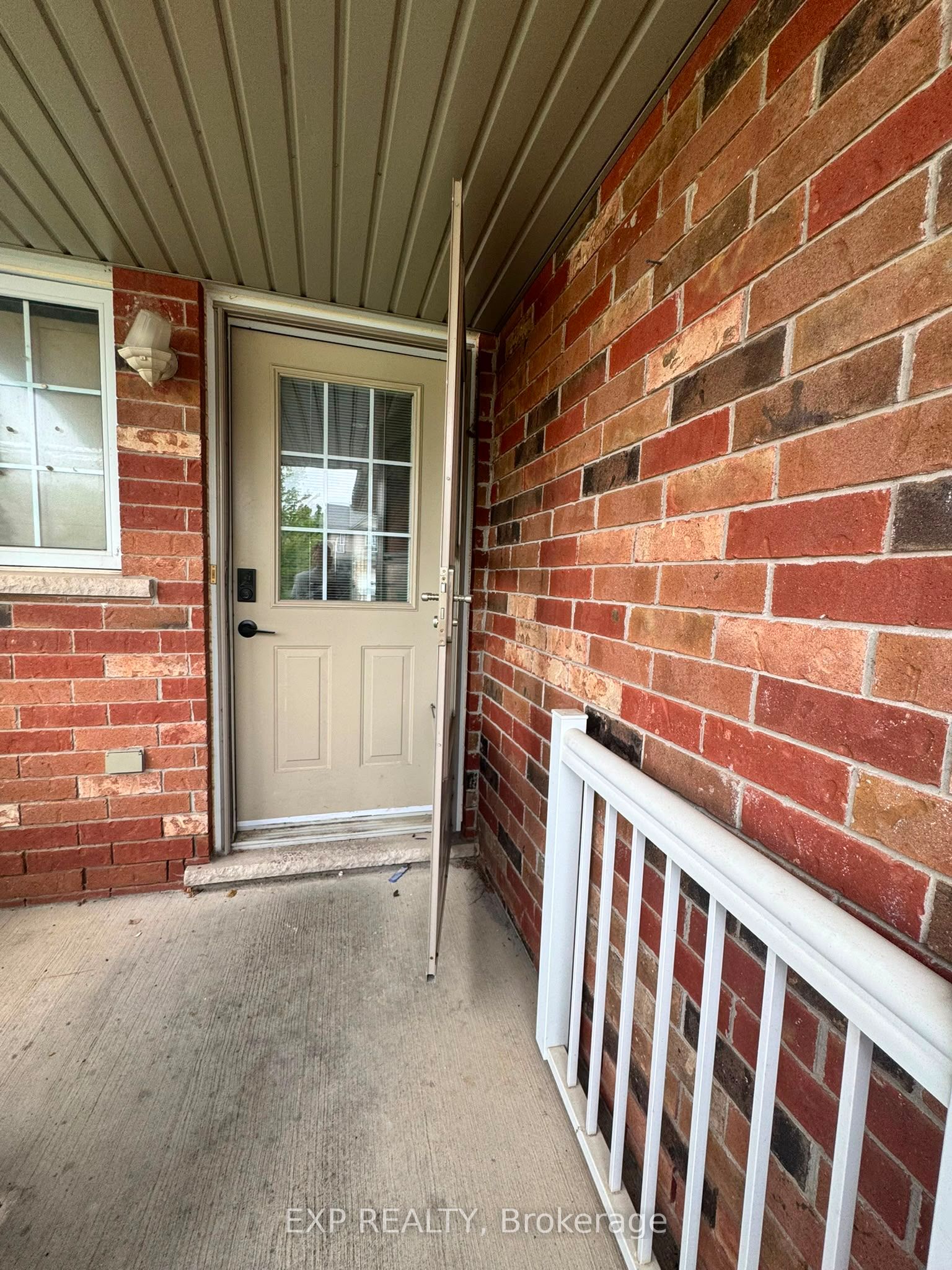 717 Activa Avenue, Kitchener, ON N2E 4E1 photo 2