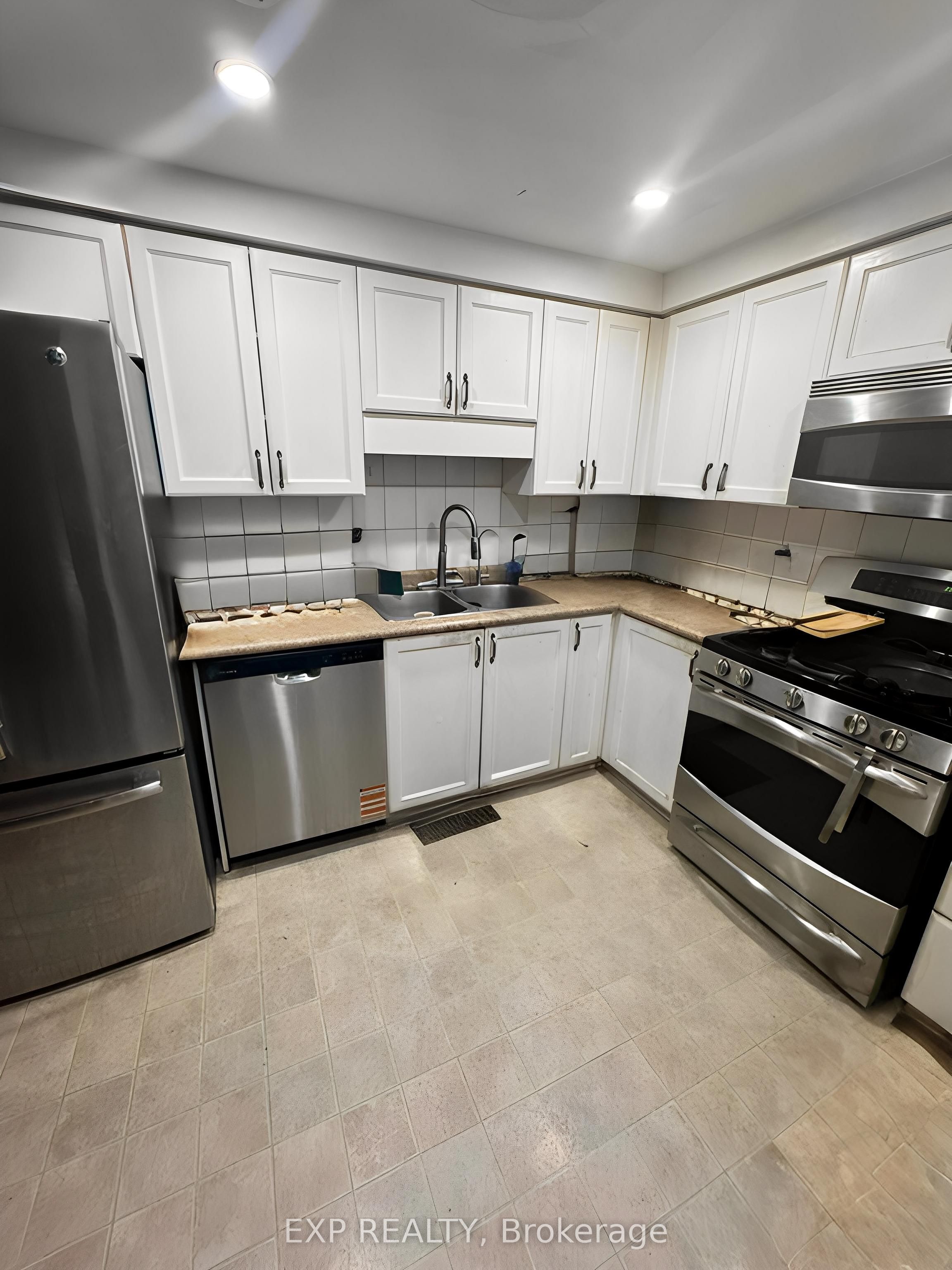 717 Activa Avenue, Kitchener, ON N2E 4E1 photo 4