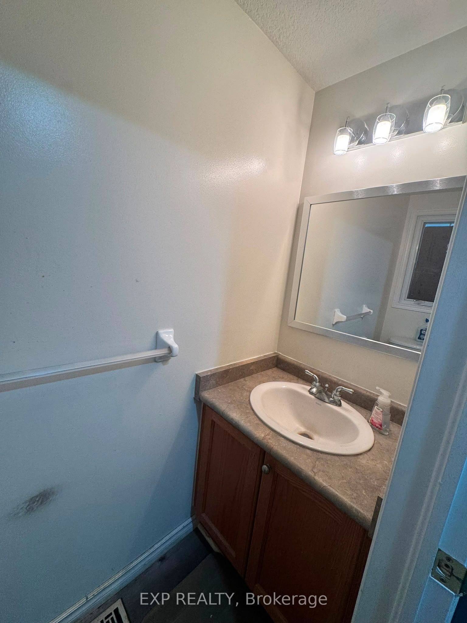 717 Activa Avenue, Kitchener, ON N2E 4E1 photo 5