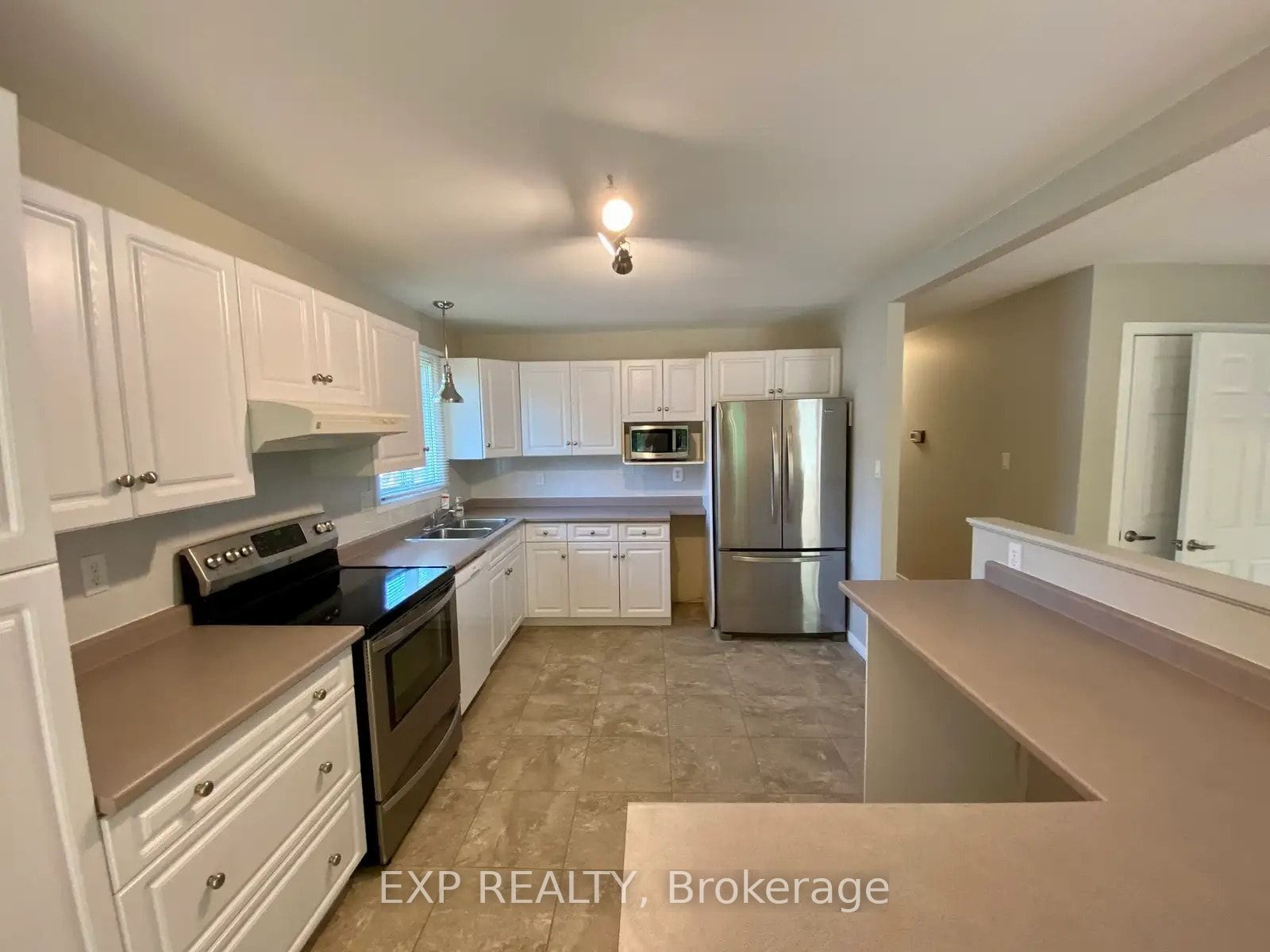 92 Leaside Drive Upper, Welland, ON L3C 6B2 photo 5