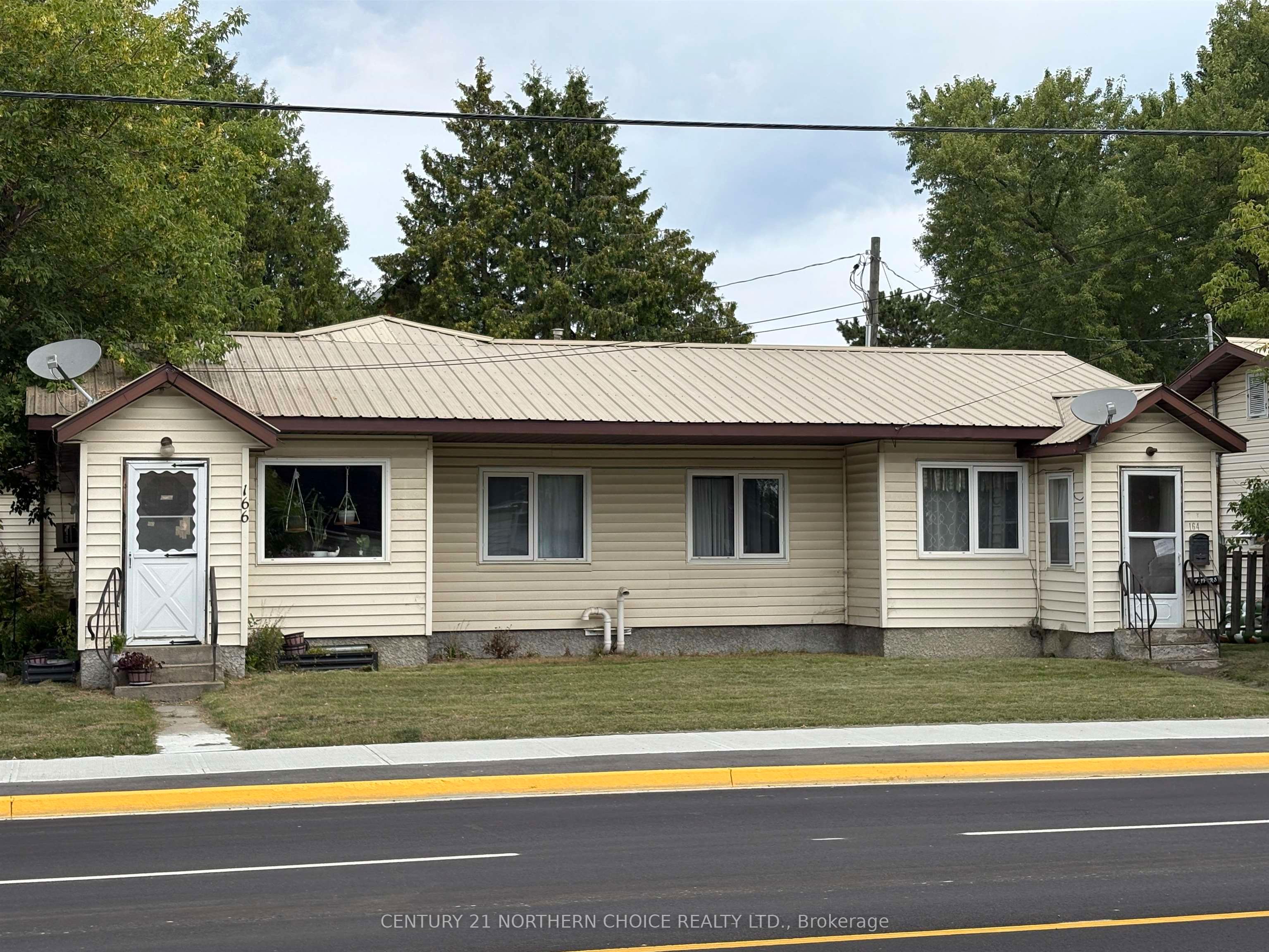 160-166 Third Street W, Fort Frances, ON P9A 3A3 photo 2