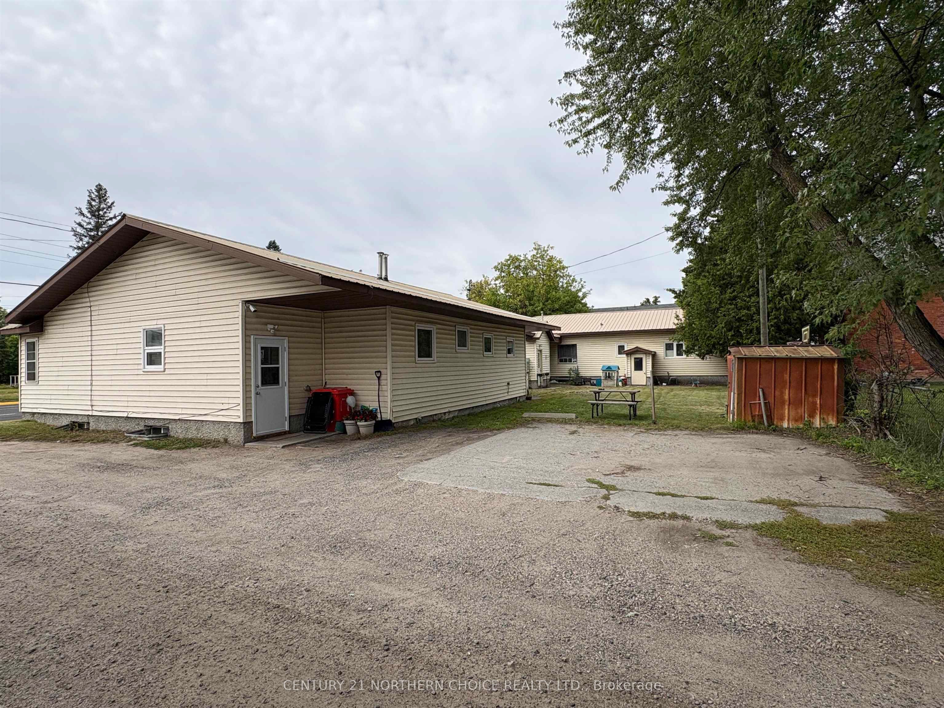 160-166 Third Street W, Fort Frances, ON P9A 3A3 photo 4