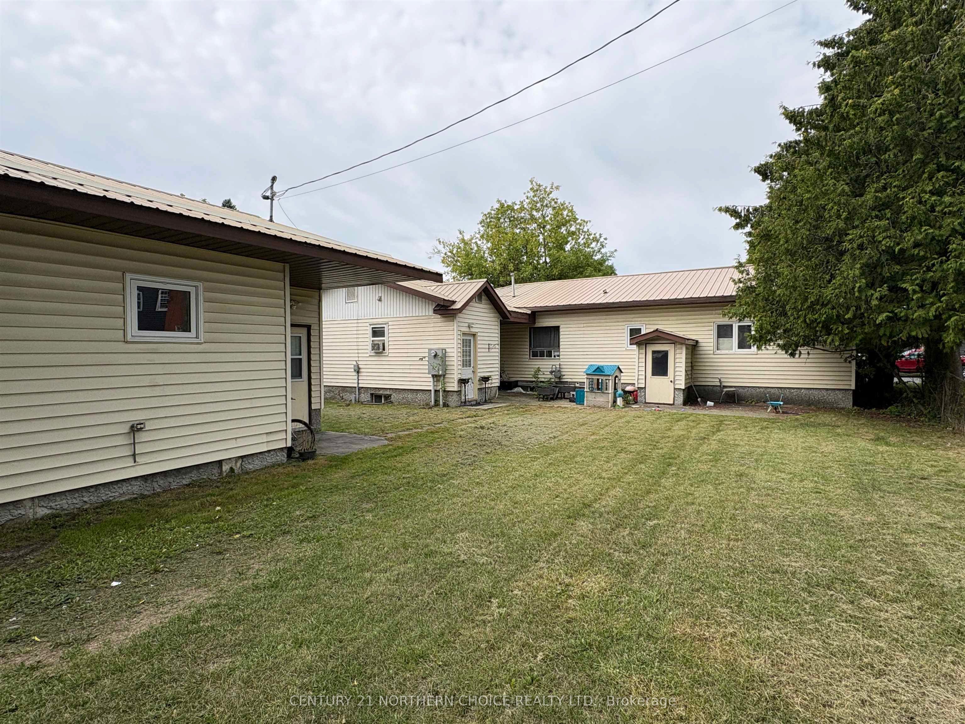 160-166 Third Street W, Fort Frances, ON P9A 3A3 photo 5