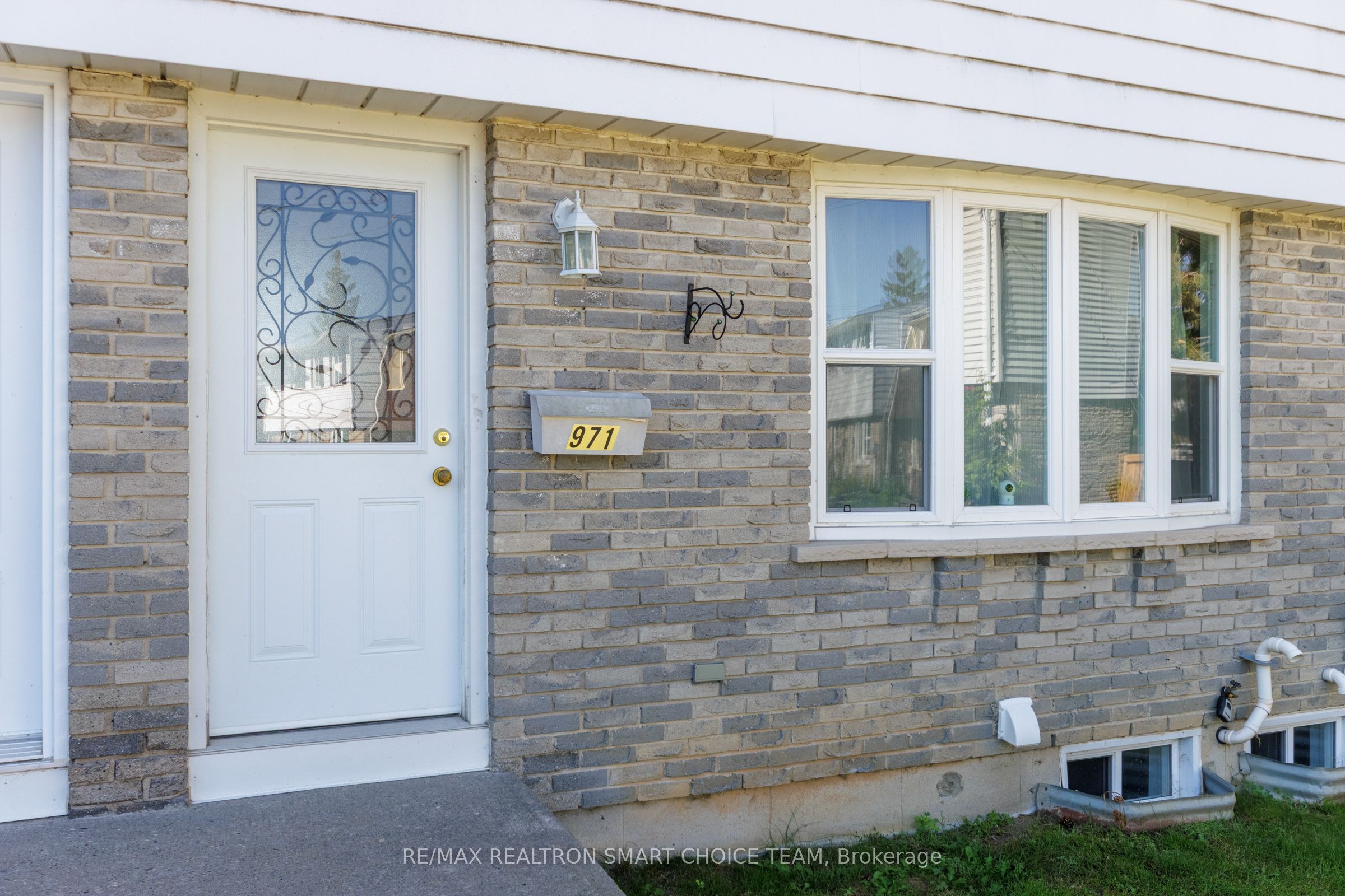 971 Oakview Avenue, Kingston, ON K7M 6W9 photo 3