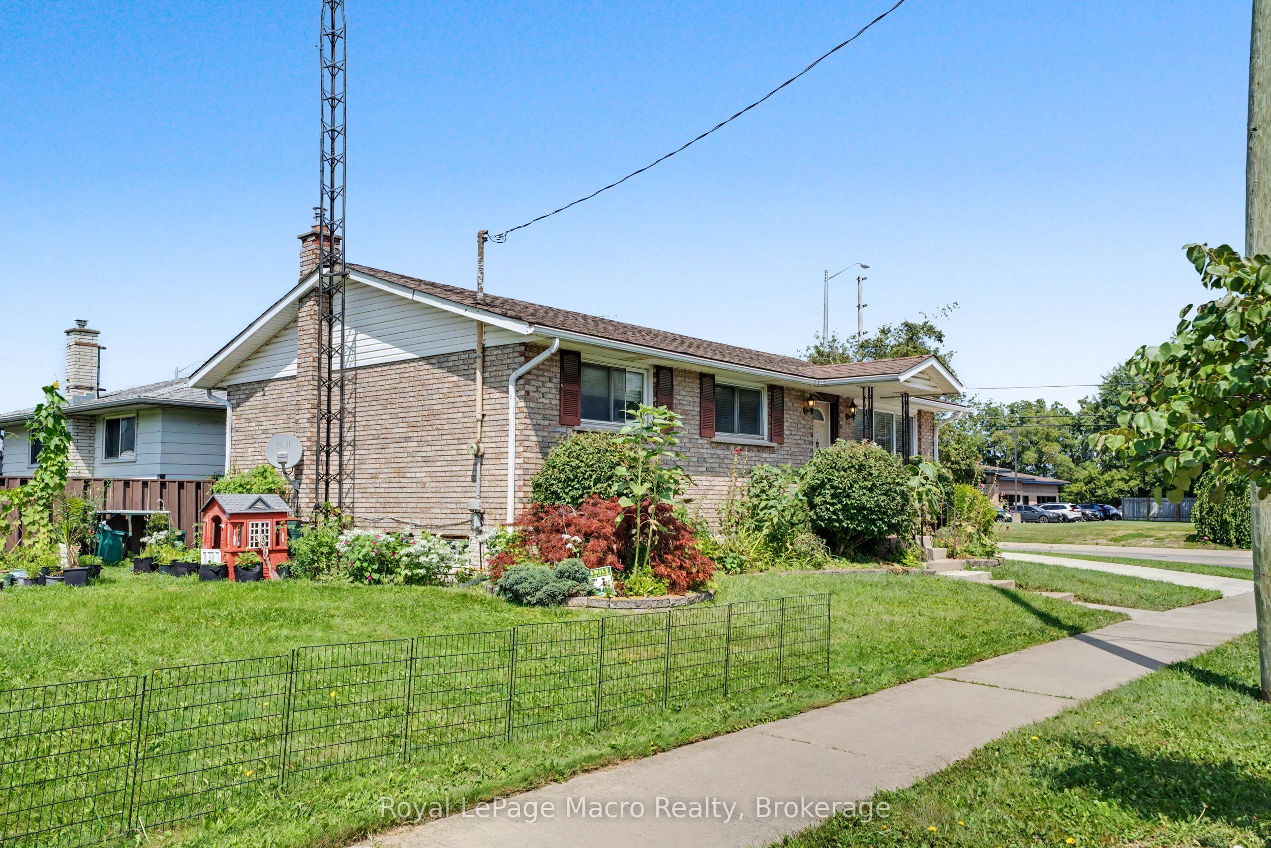 99 MARTINDALE Road, St. Catharines, ON L2S 2Y7 photo 2