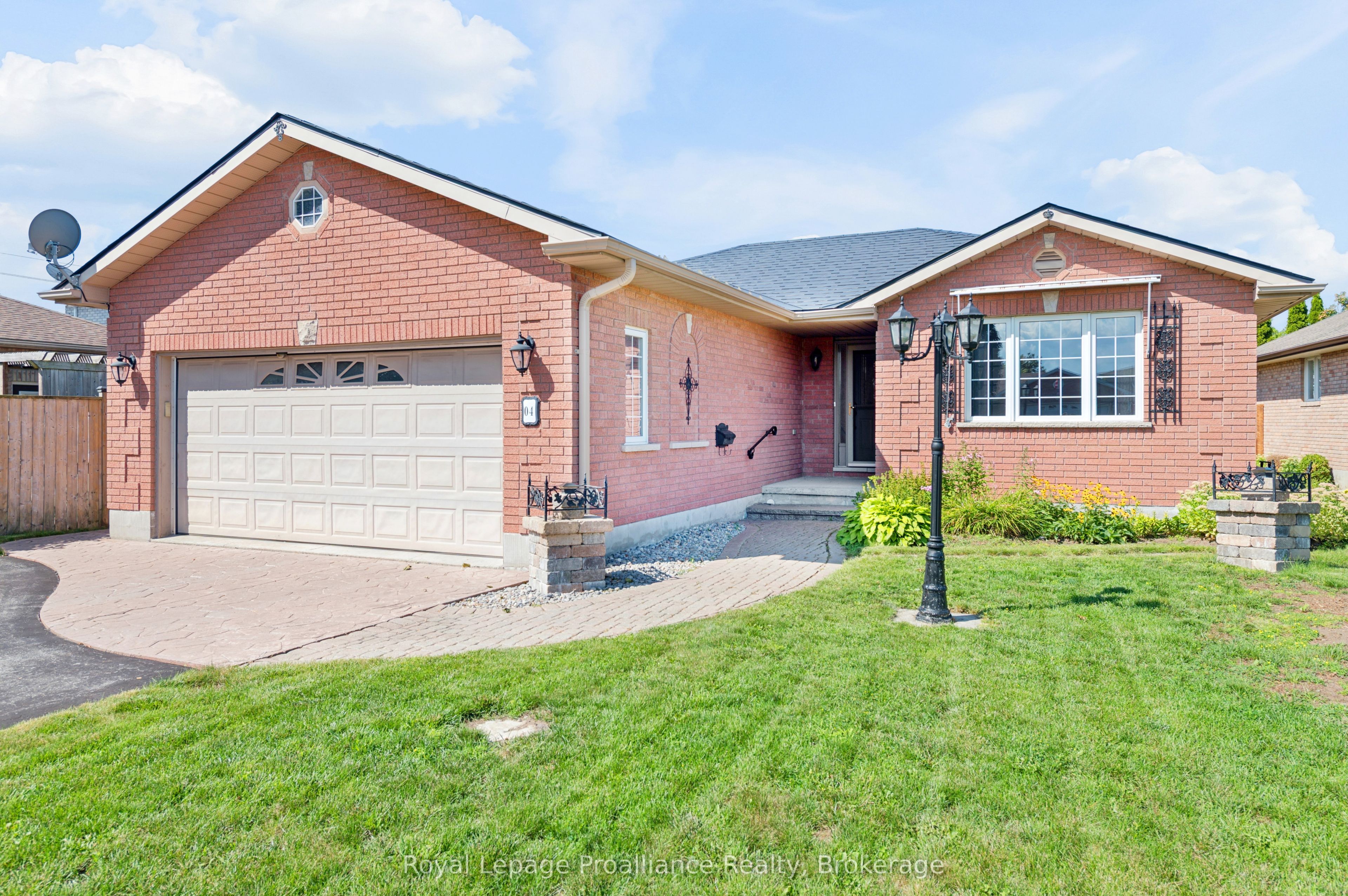 4 Wilmot Court, Belleville, ON K8P 5H1