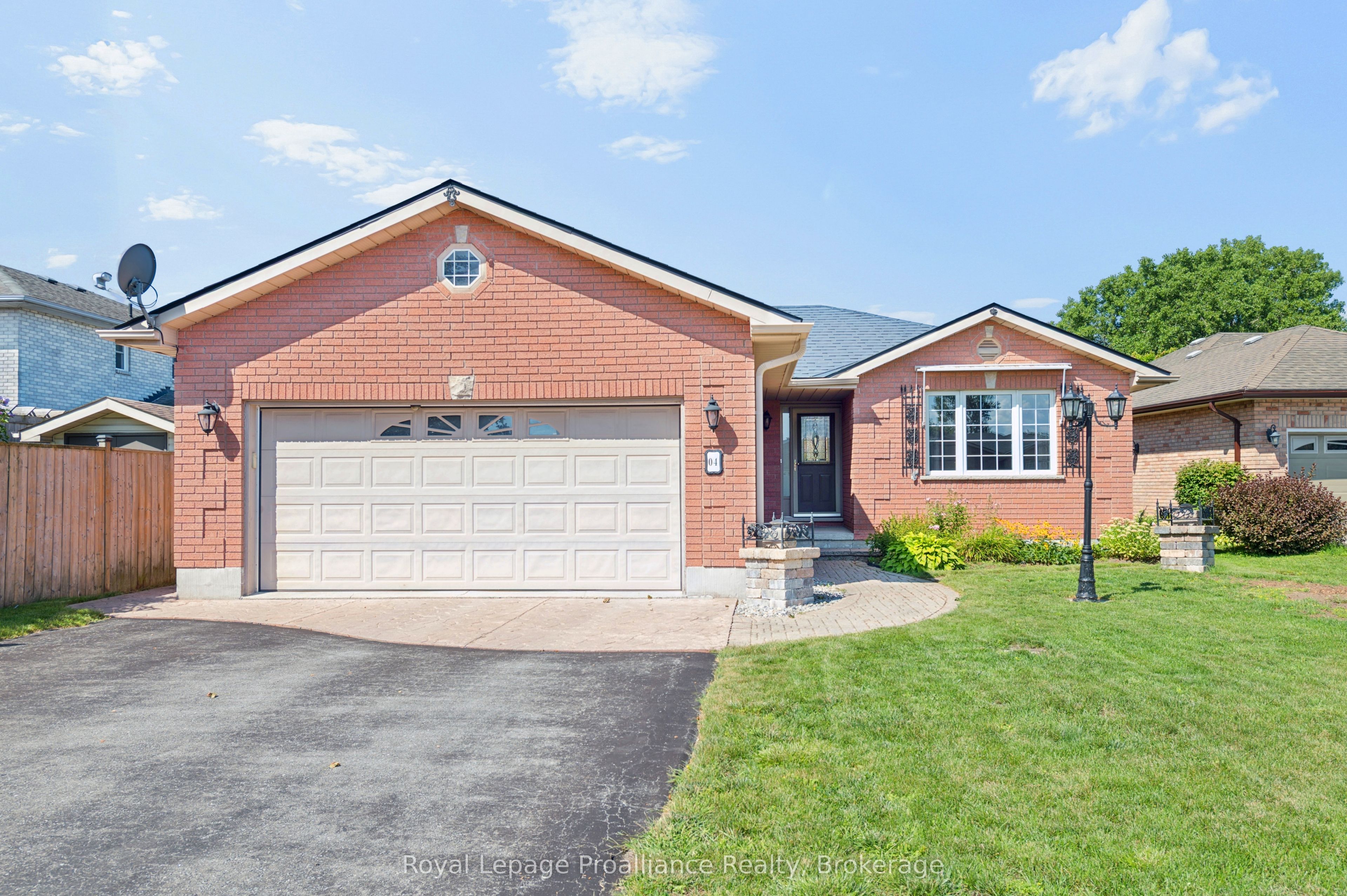 4 Wilmot Court, Belleville, ON K8P 5H1 photo 2