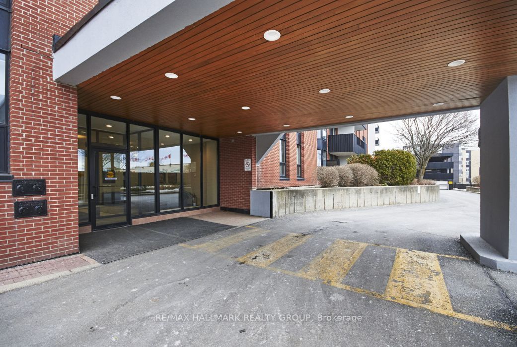2951 Riverside Drive 801, Billings Bridge - Riverside Park and Area, ON K1V 8W6 photo 2