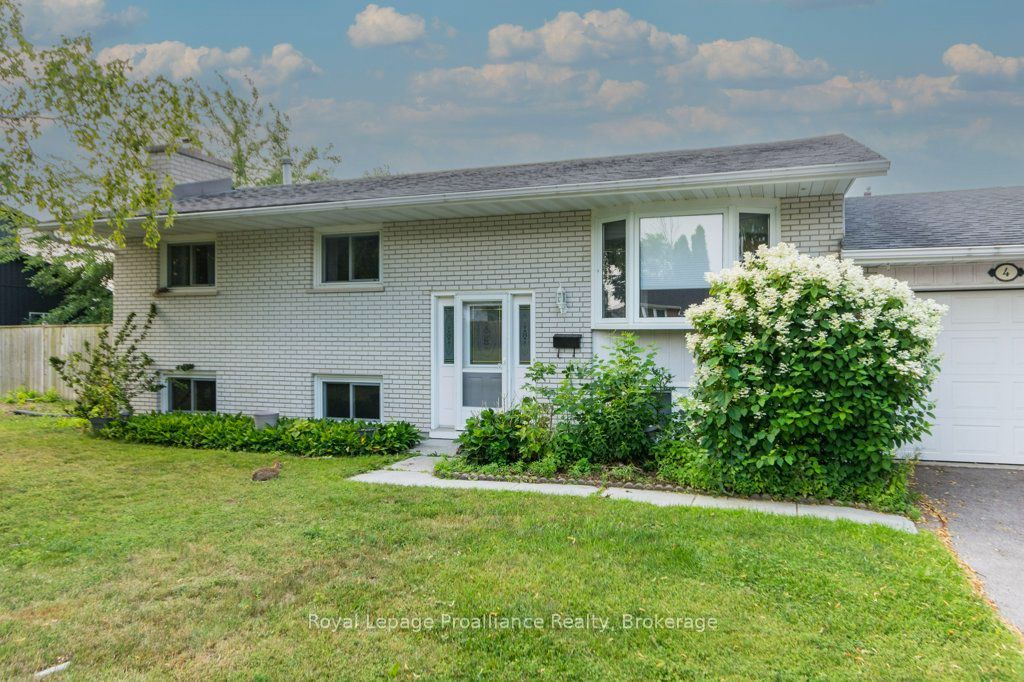 4 O'Neil Crescent, Quinte West, ON K8V 5Y6