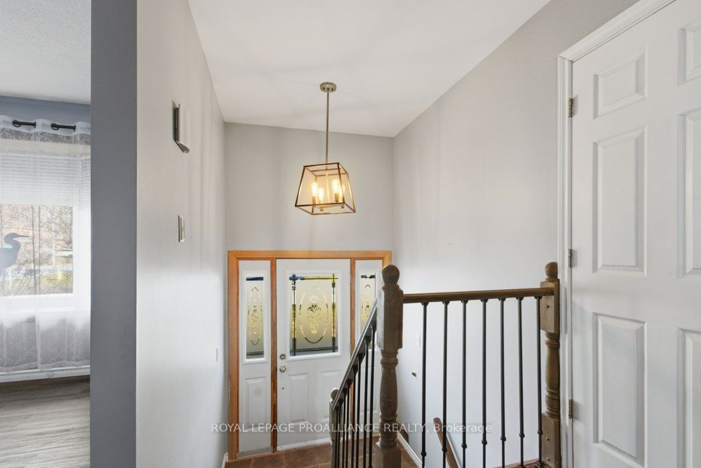4 O'Neil Crescent, Quinte West, ON K8V 5Y6 photo 4