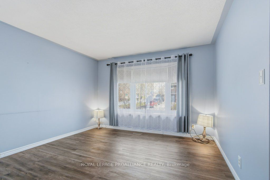 4 O'Neil Crescent, Quinte West, ON K8V 5Y6 photo 5