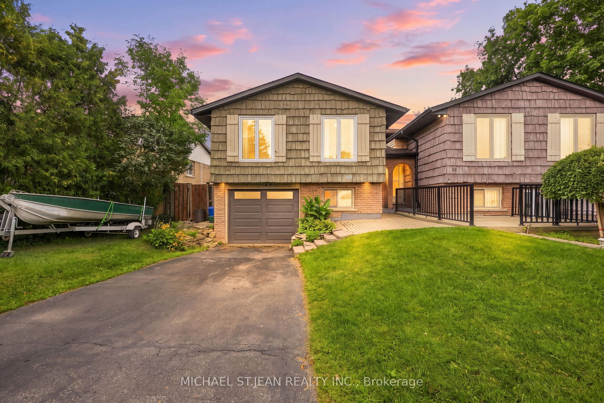 49 Markson Crescent, Hamilton, ON L8T 4W3